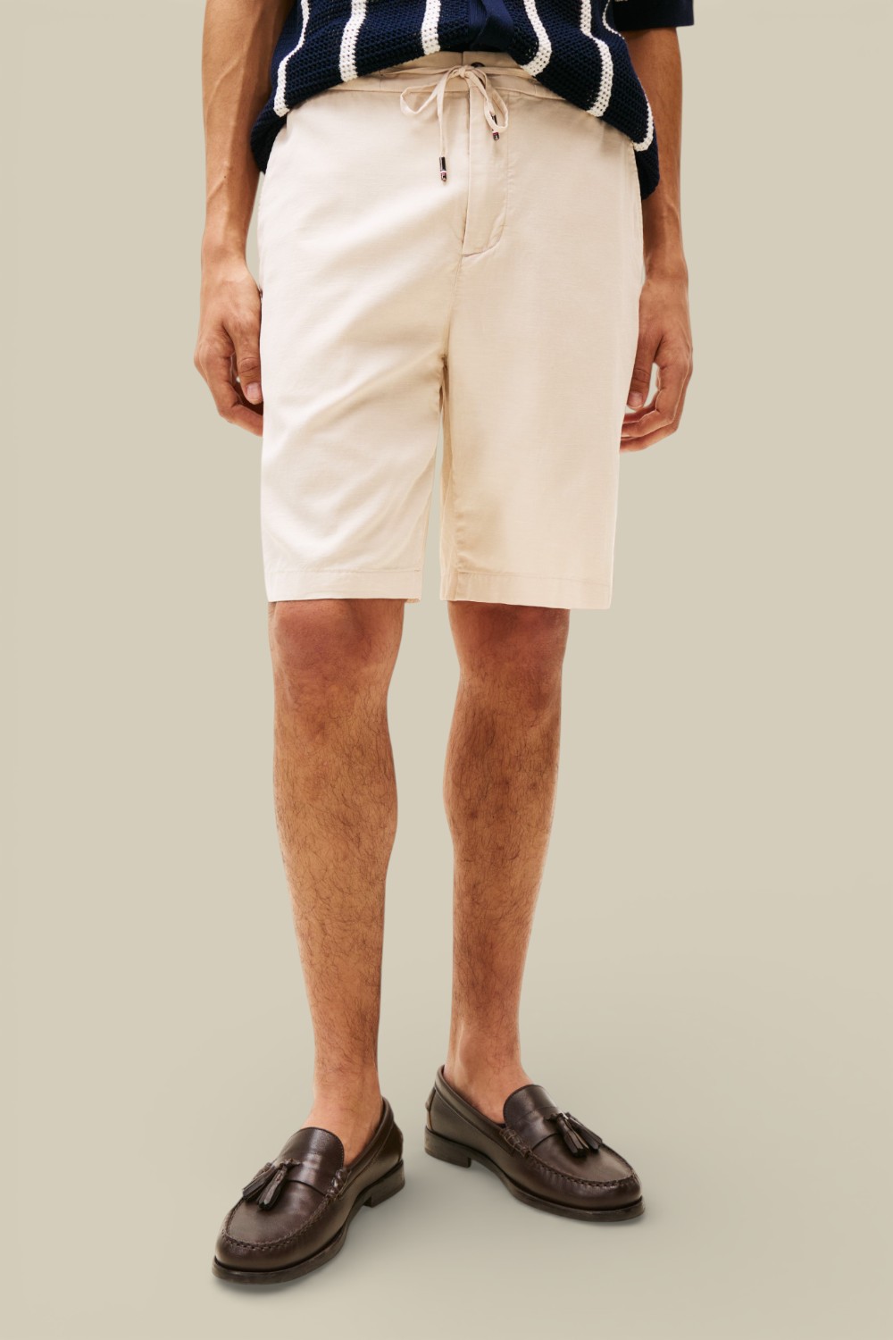 תמונת דוגמן קידמית של מכנסיים קצרים