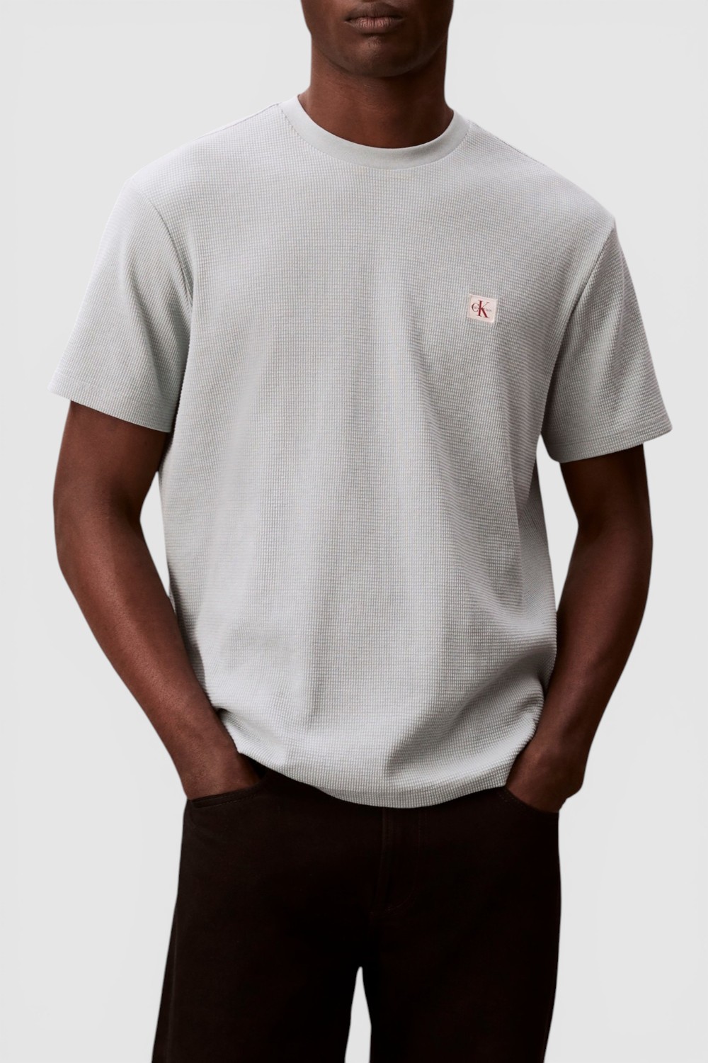 תמונת דוגמן קידמית של חולצת טי בגזרה משוחררת