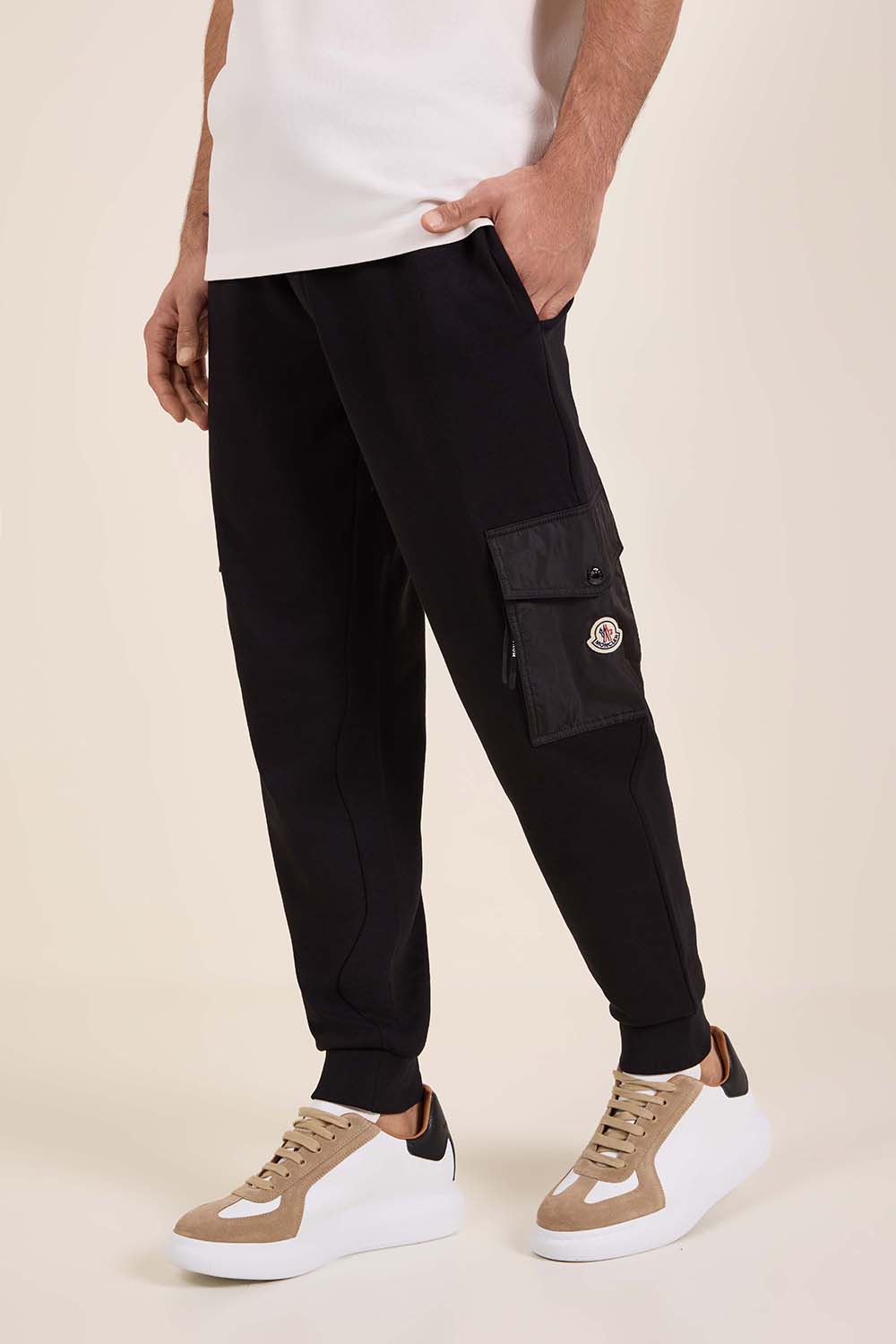 תמונת דוגמן קידמית של מכנסי טרנינג