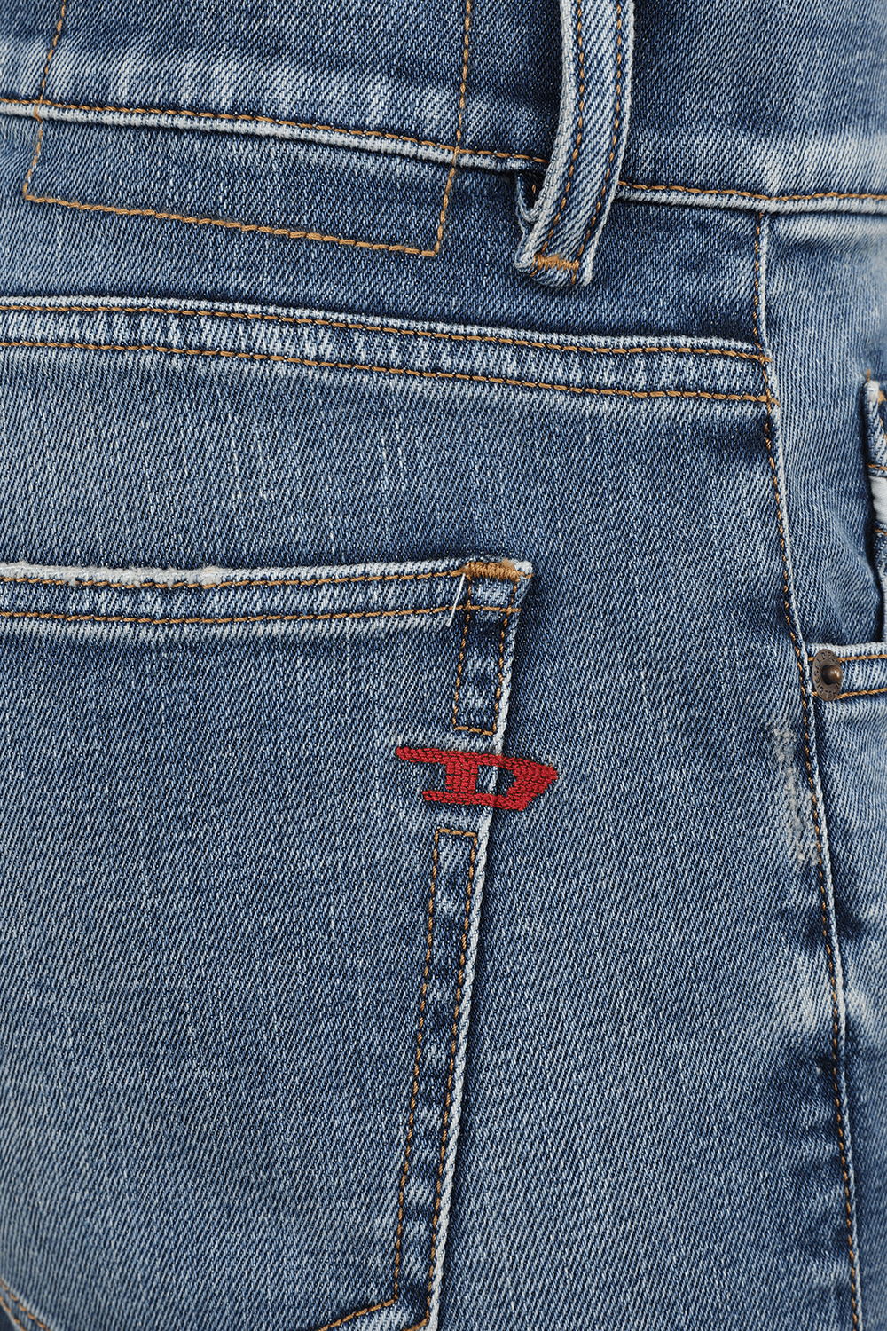 תמונה אחורית של ג'ינס סלים כחול מדגם די-סטראקט 2019