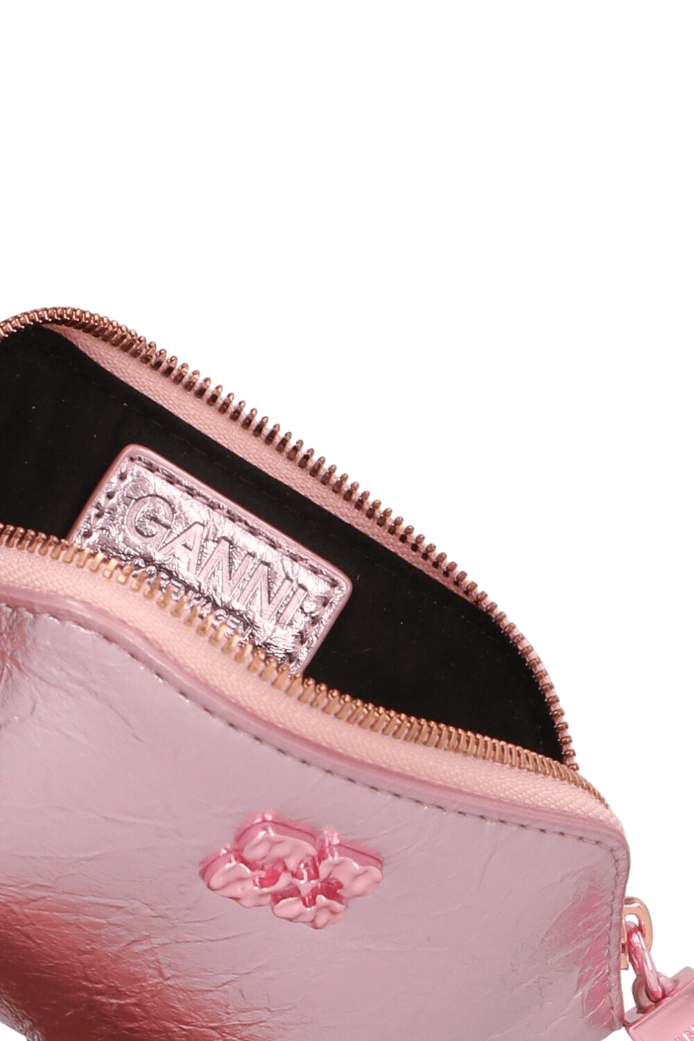 תמונת תקריב של ארנק מטבעות בו