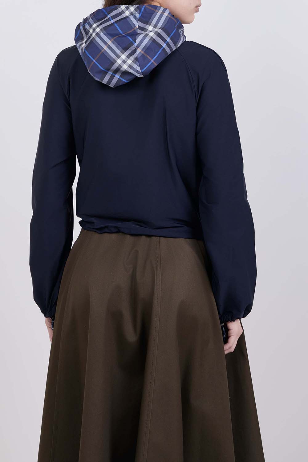 תמונת דוגמן אחורית של ז׳קט קל