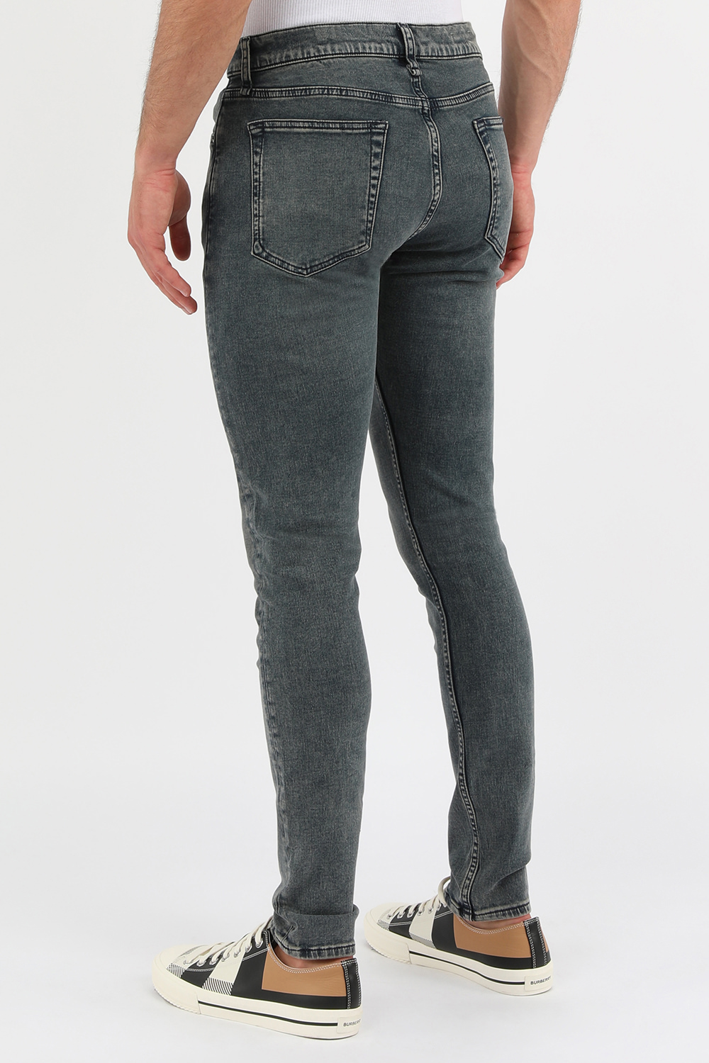 תמונת דוגמן אחורית של מכנסי סקיני ג'ינס