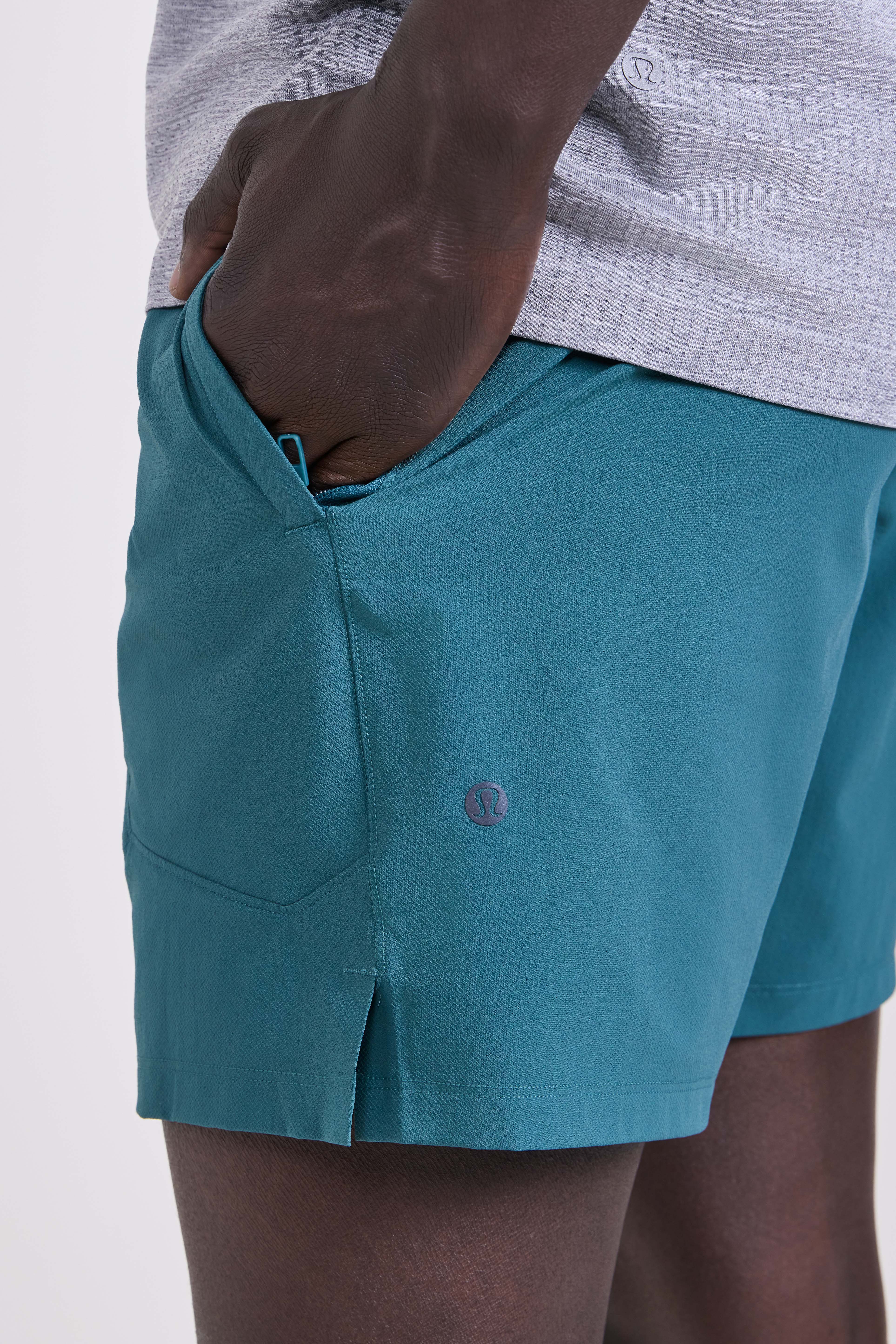 תמונת תקריב דוגמן של License To Train Short 7'' LL