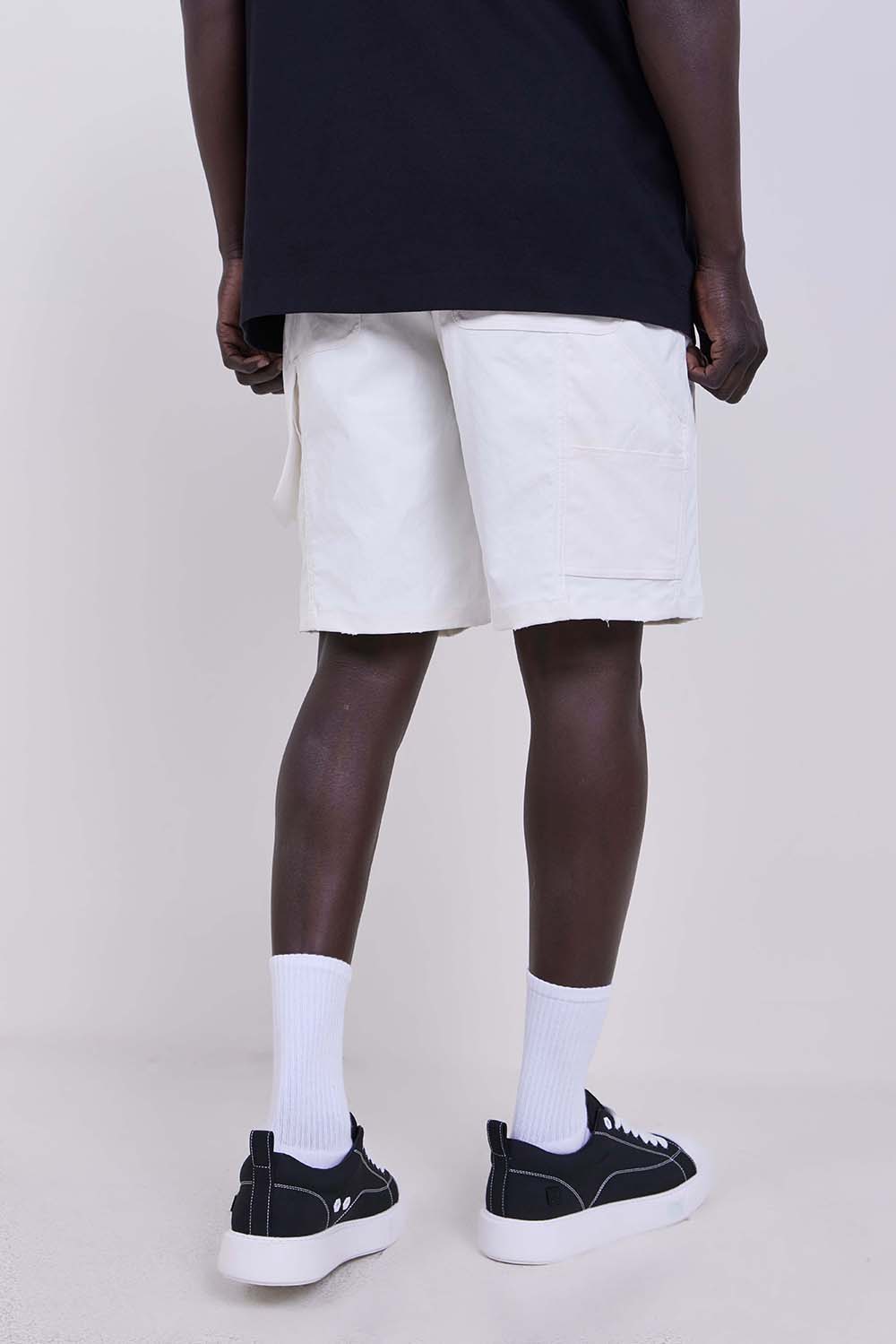 תמונת דוגמן אחורית של מכנסי ברמודה