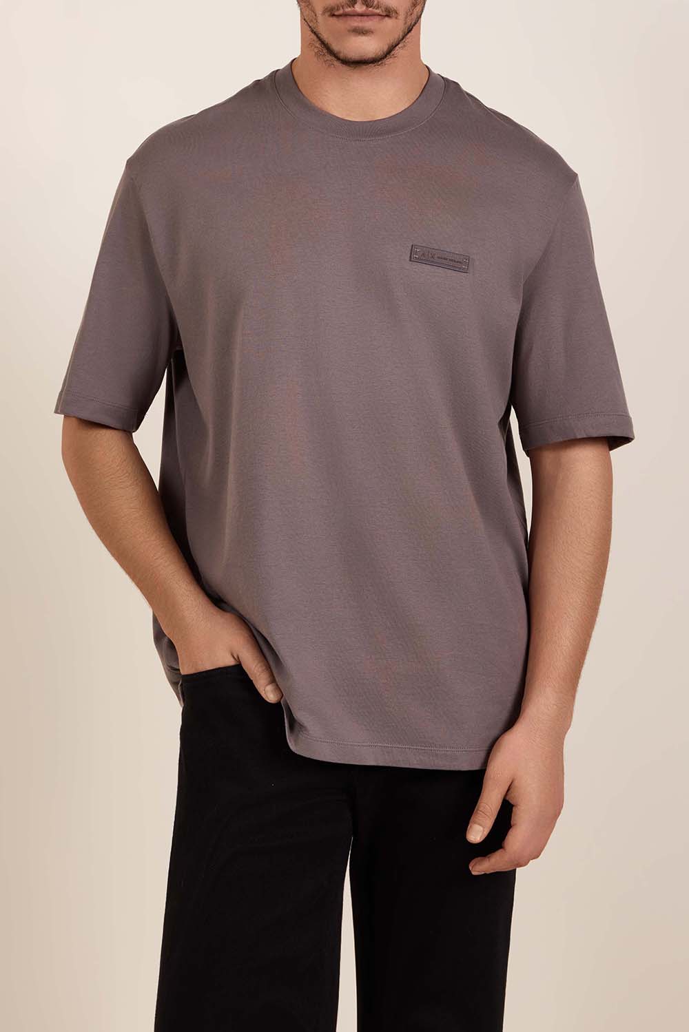 תמונת דוגמן קידמית של חולצת טי