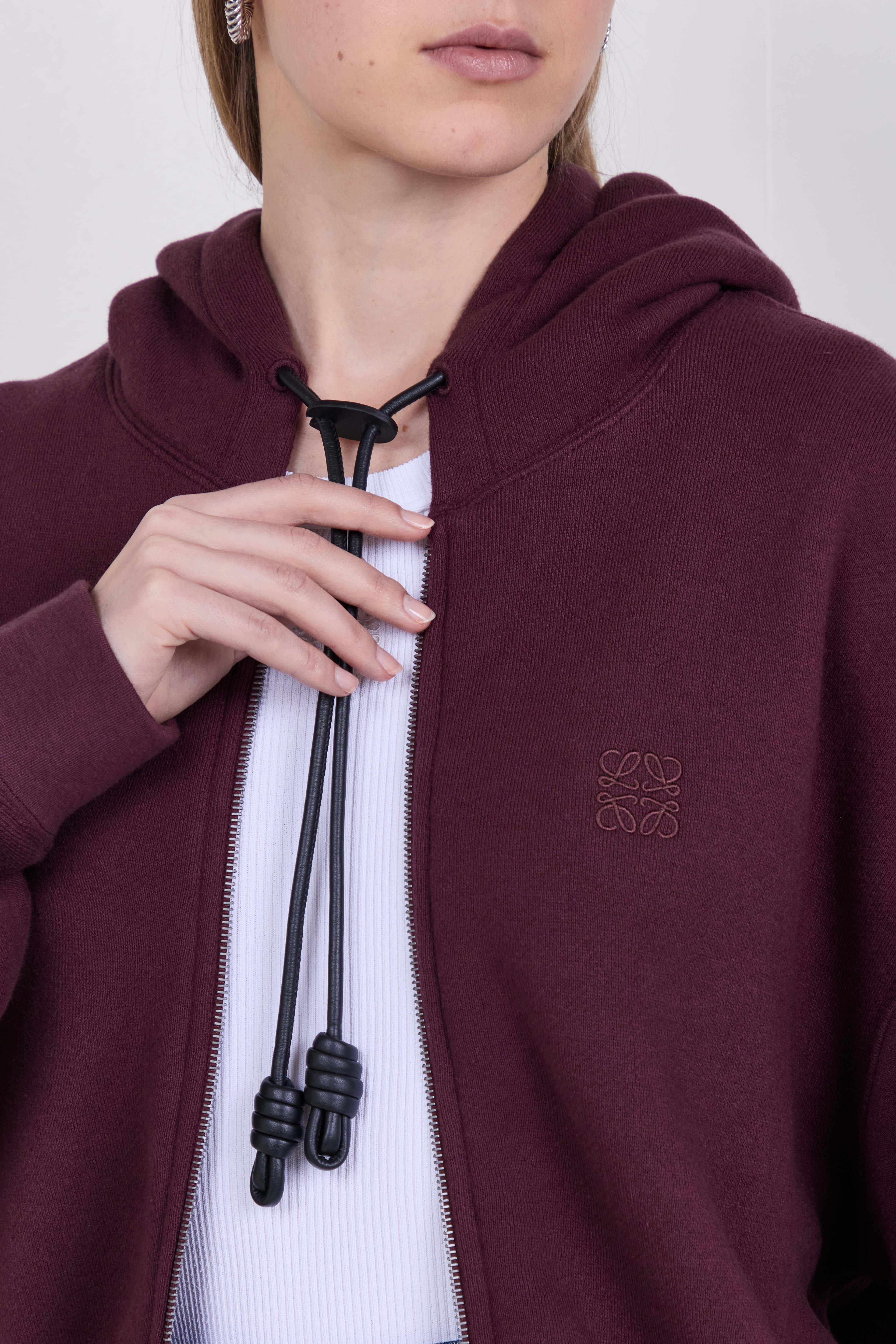 תמונת תקריב דוגמן של קפוצ'ון בגזרה משוחררת