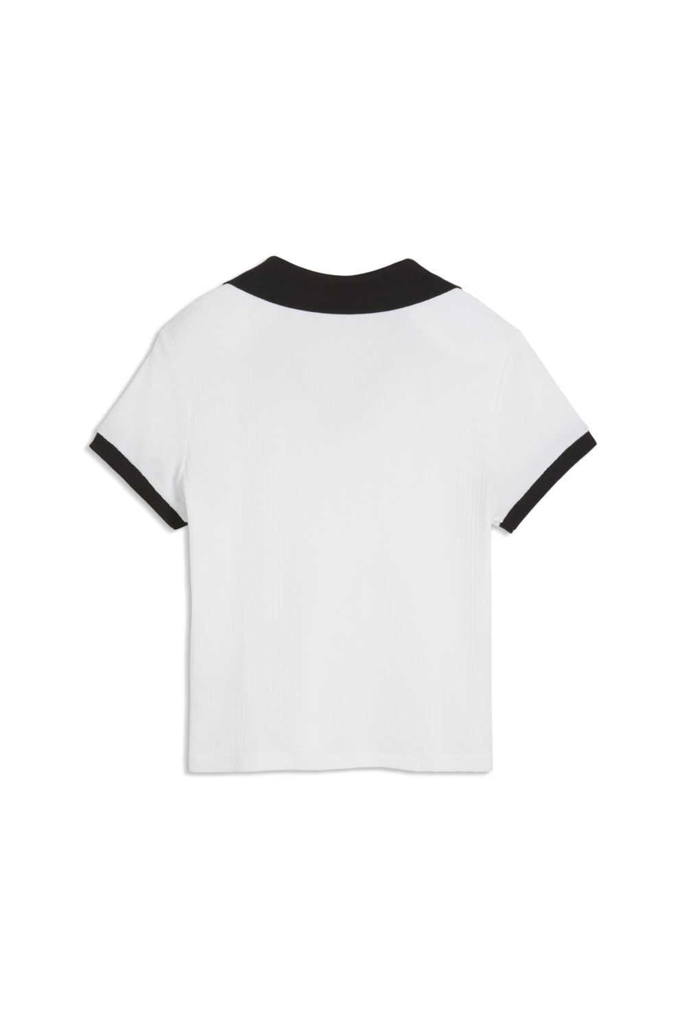 תמונה אחורית של חולצת פולו בגזרת סלים