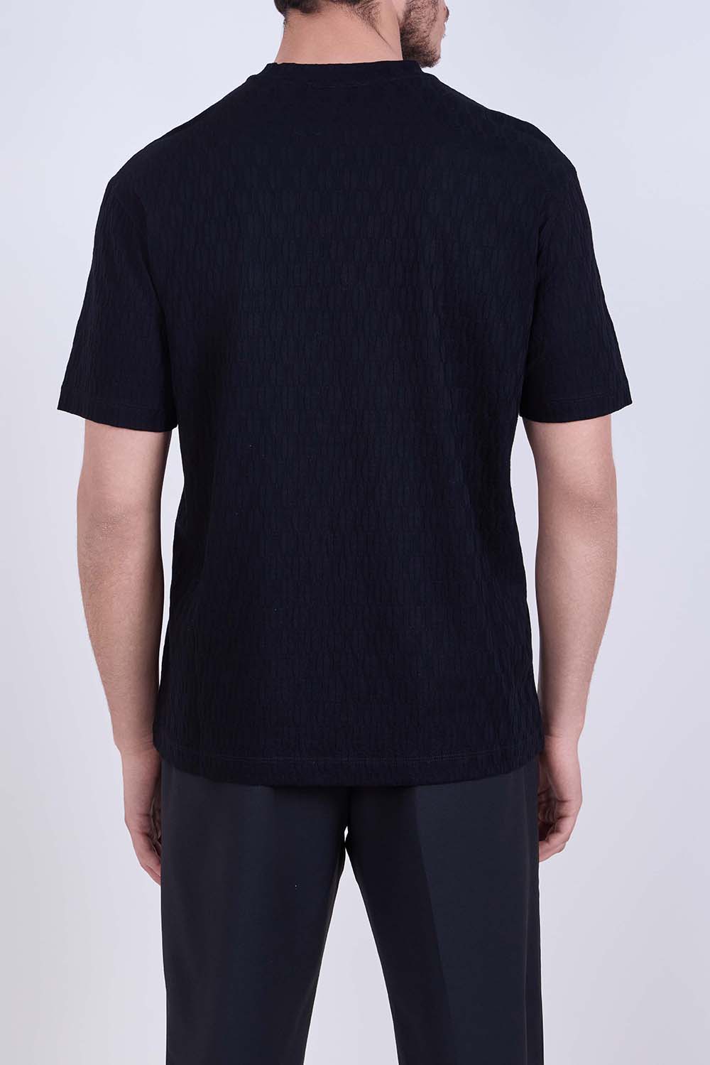 תמונת דוגמן אחורית של חולצת טי