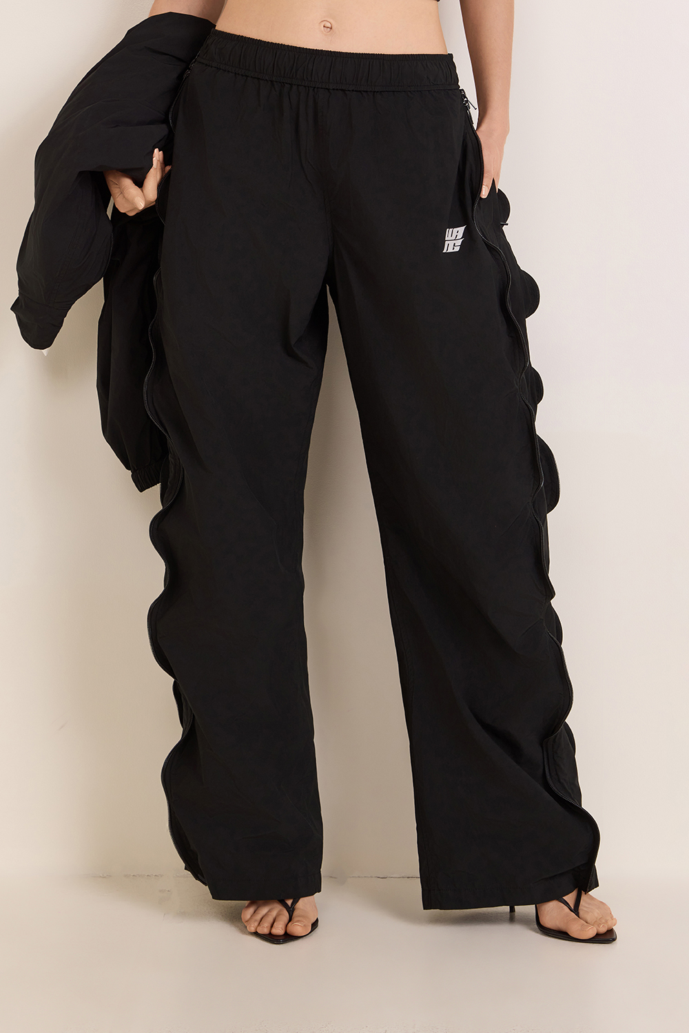 תמונת דוגמן קידמית של מכנסי טרנינג