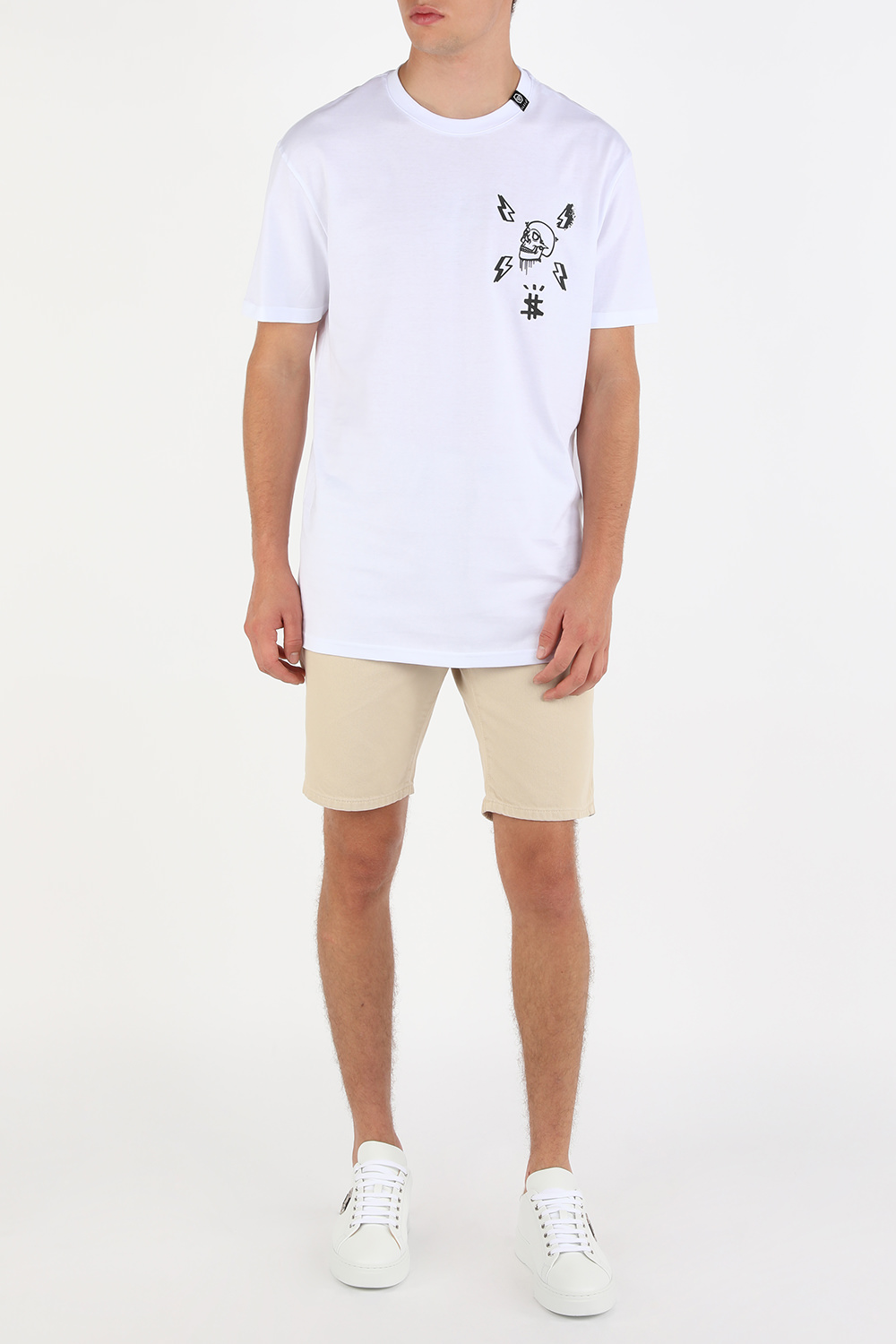 תמונת דוגמן קידמית של Leather Low Top Sneakers in White