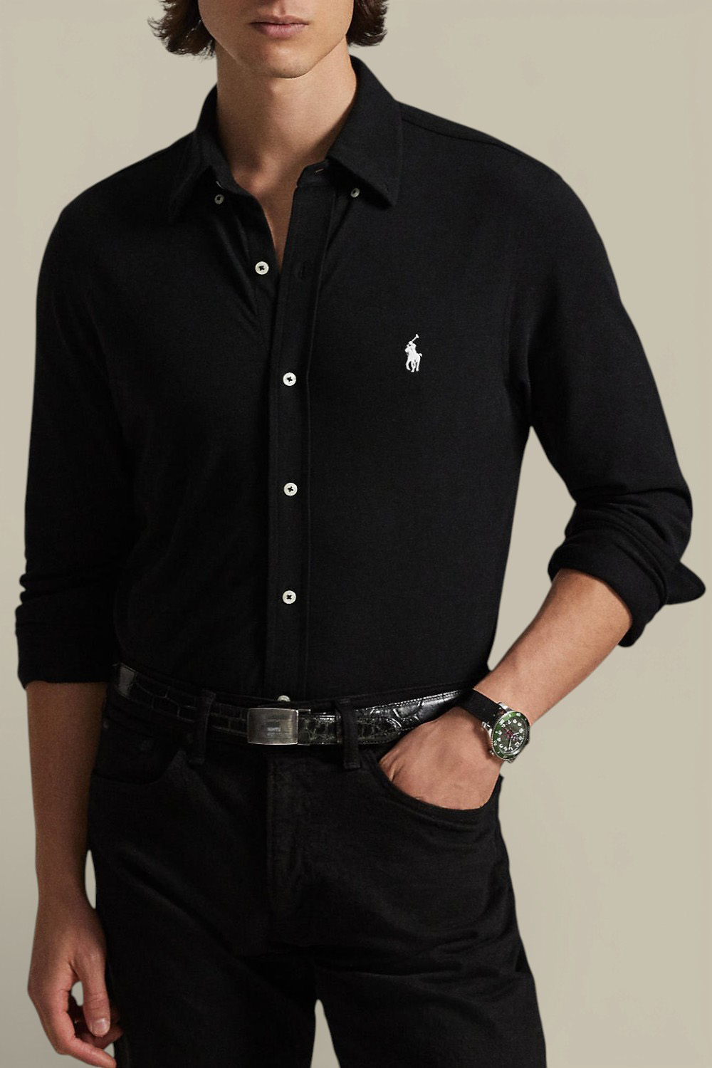 תמונת דוגמן קידמית של חולצות כפתורים ארוכה