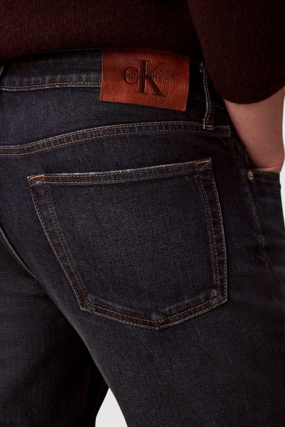 מכנסי ג'ינס בגזרת סלים