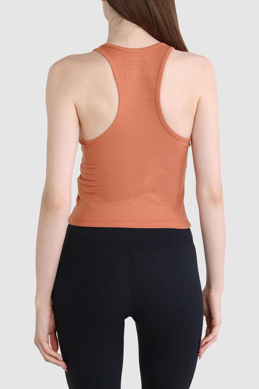 תמונת דוגמן אחורית של קרופ טופ ריב