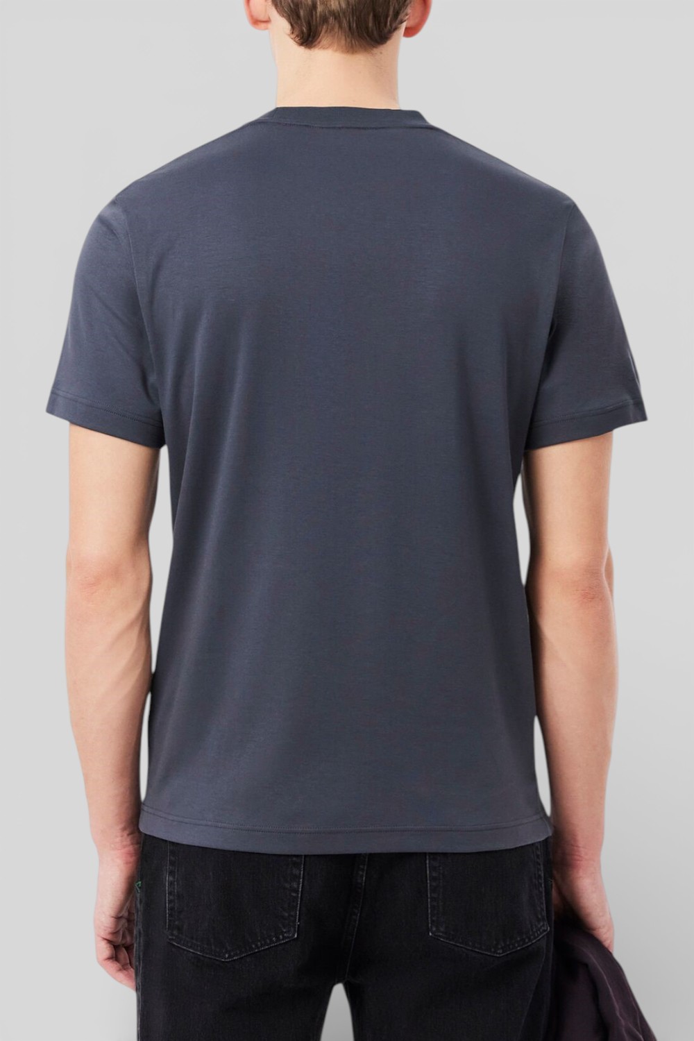 תמונת דוגמן אחורית של חולצת טי