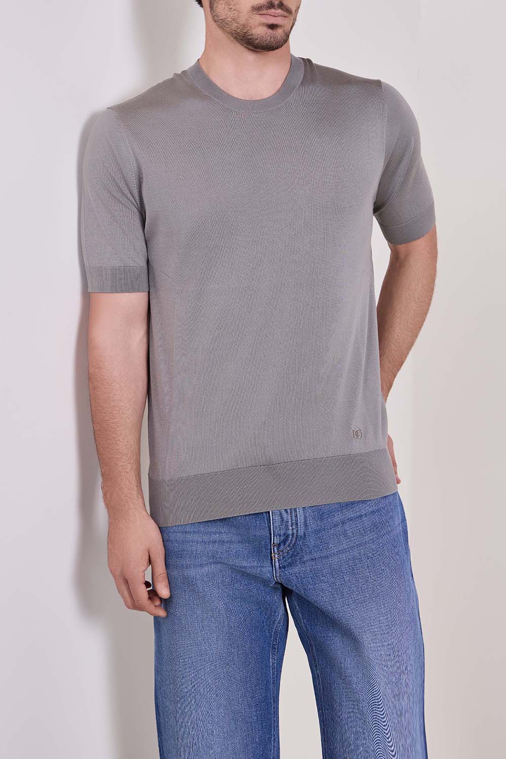 תמונת דוגמן קידמית של חולצת טי סריג