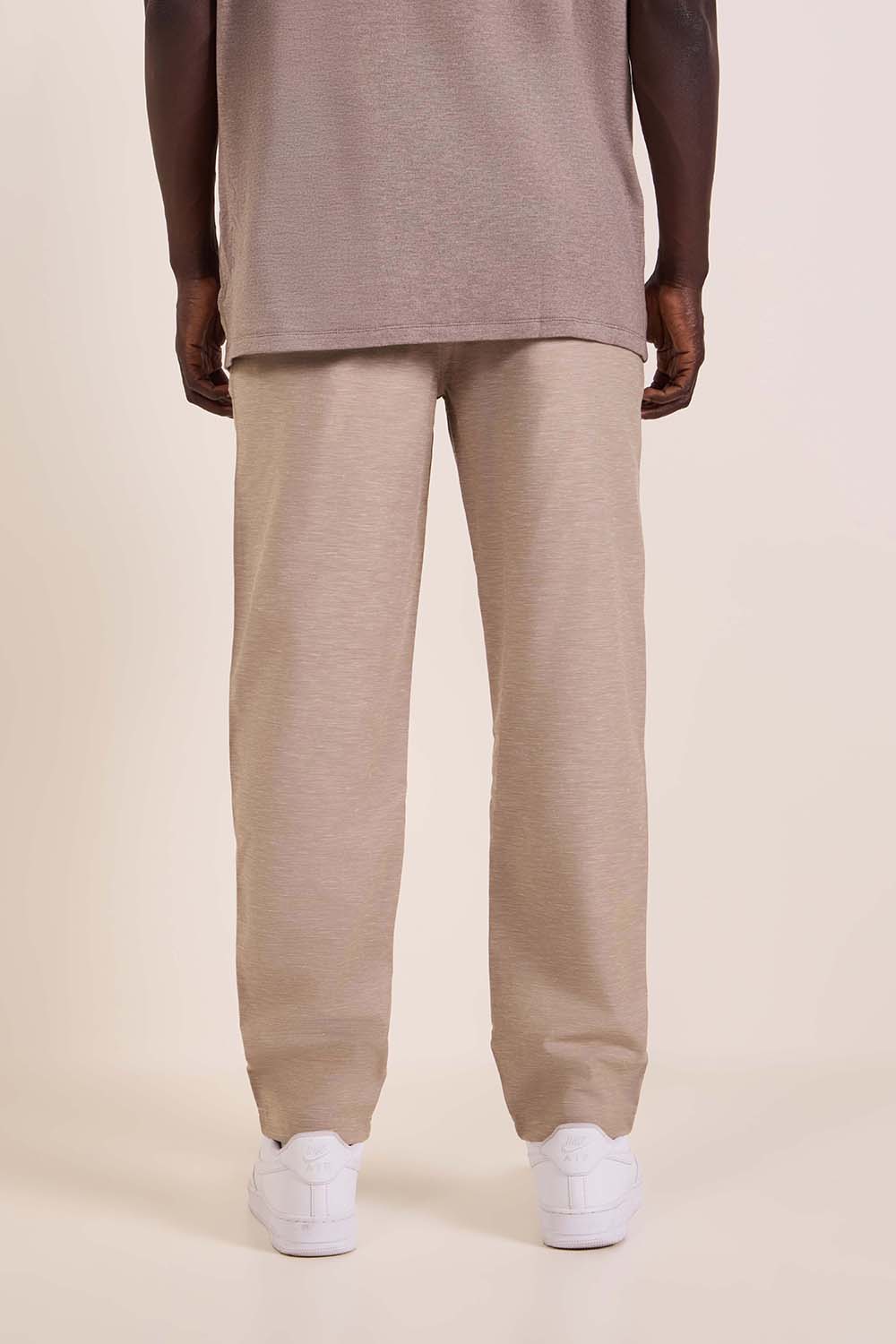 תמונת דוגמן אחורית של Pull-On Pant Regular