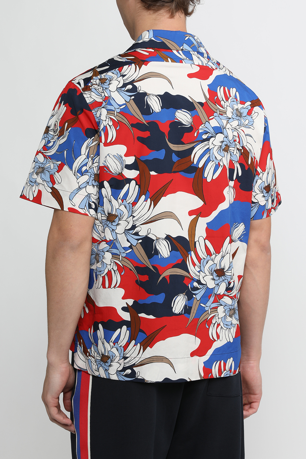 תמונת דוגמן אחורית של חולצת מכופתרת פרחונית