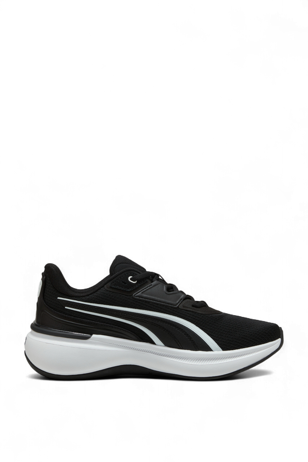 תמונה קידמית של נעלי ריצה