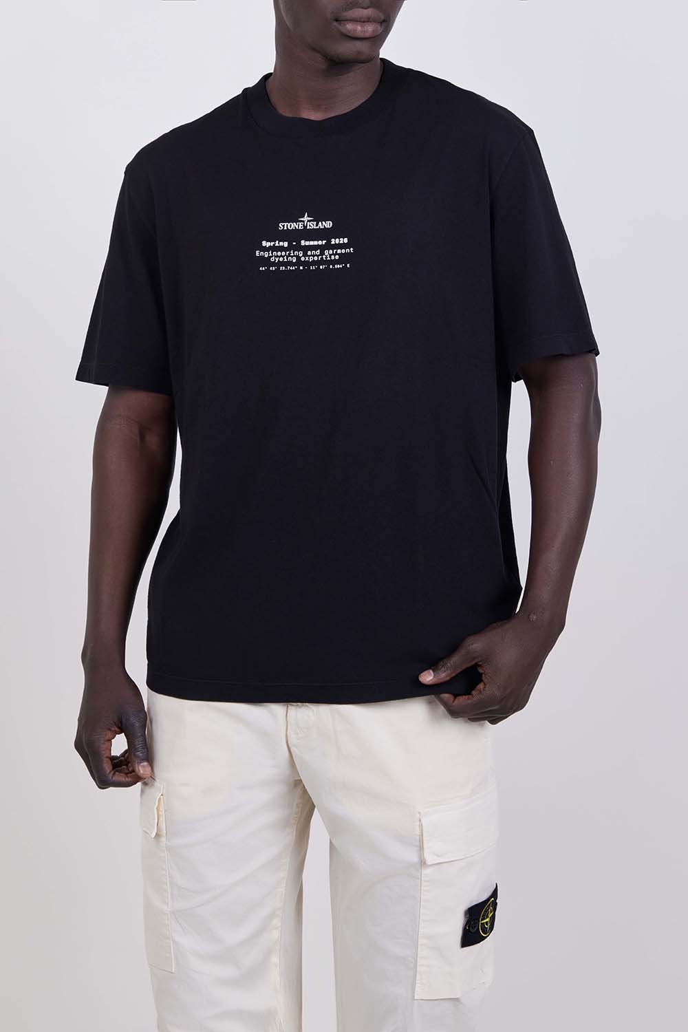 תמונת דוגמן קידמית של חולצת טי