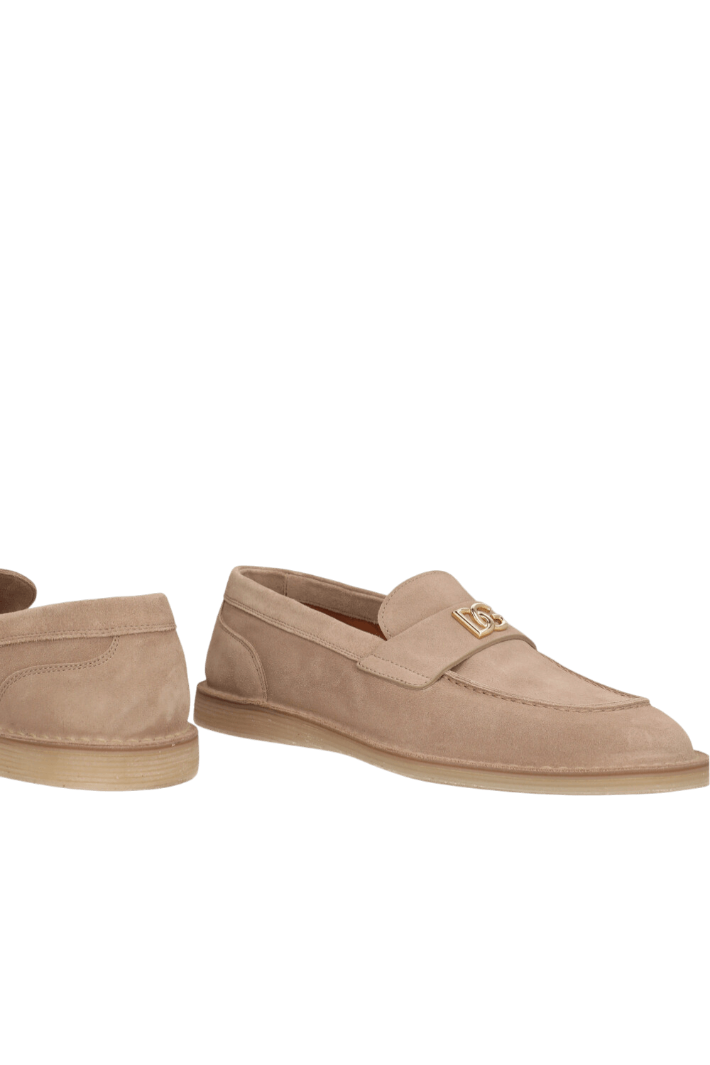 תמונת תקריב של נעלי מוקסינים זמש