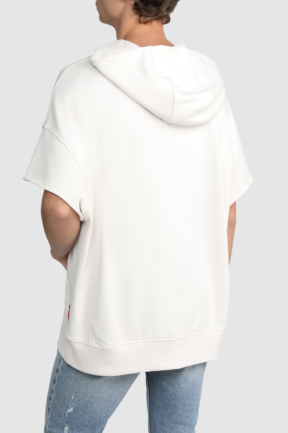 תמונת דוגמן אחורית של טומי הילפיגר X שון מנדס סווטשירט קפוצ'ון ללא שרוולים