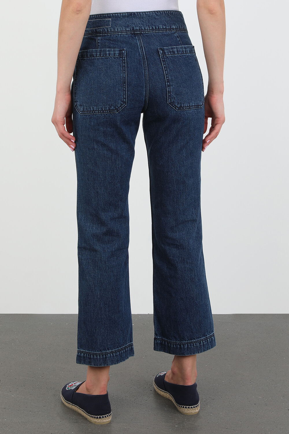 תמונת דוגמן אחורית של מכנסי ג'ינס נאוול היי רייס קרופ בגזרה מתרחבת