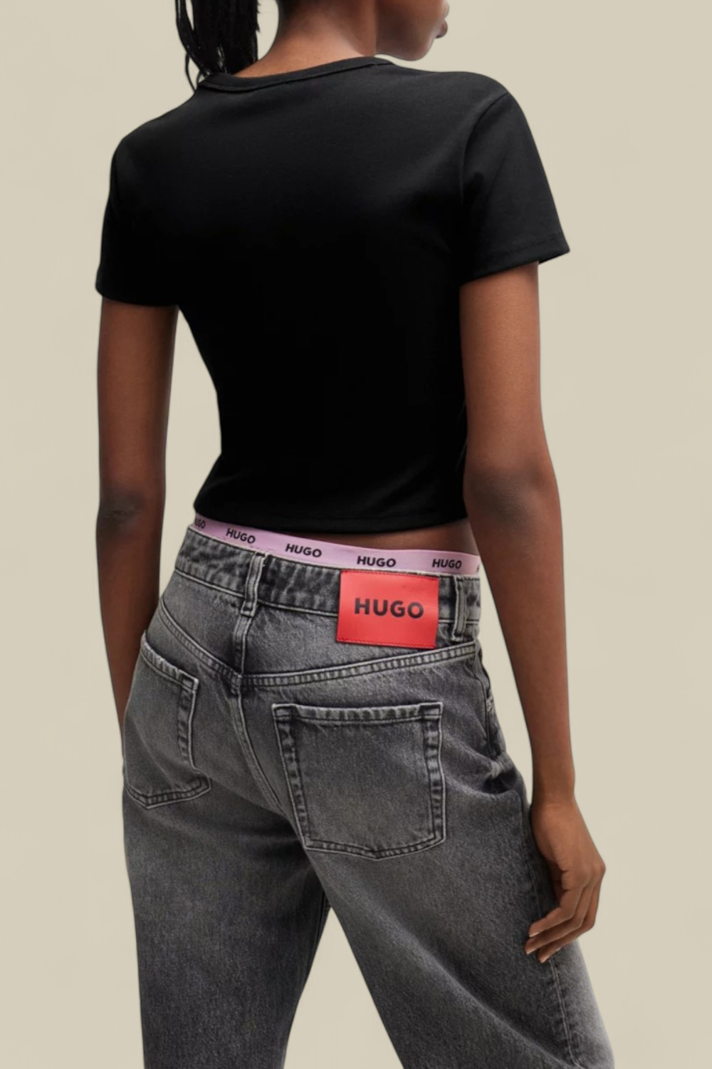 תמונת דוגמן אחורית של חולצת טי