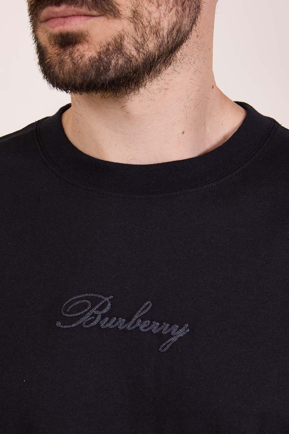 תמונת תקריב דוגמן של חולצת טי