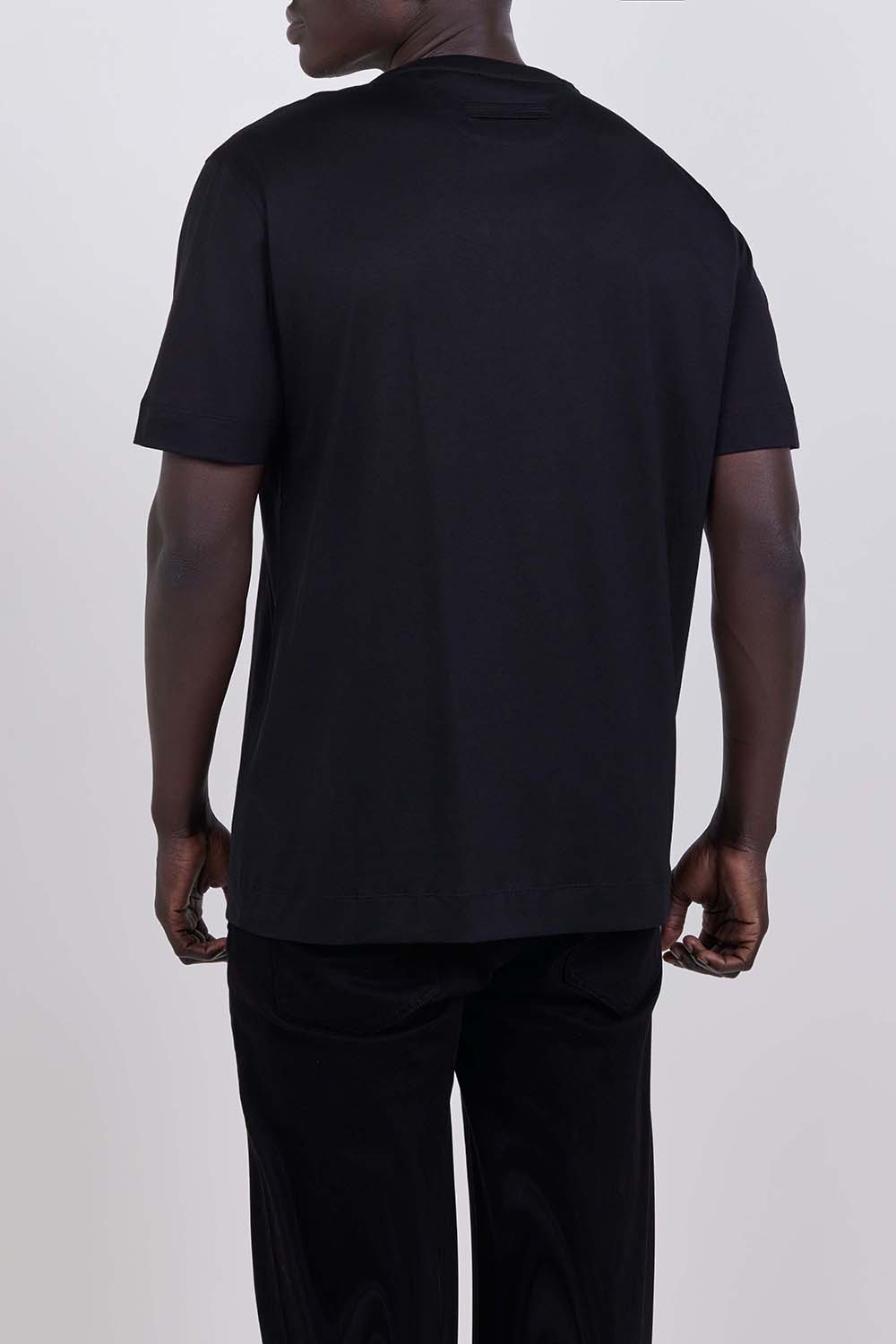 תמונת דוגמן אחורית של חולצת טי