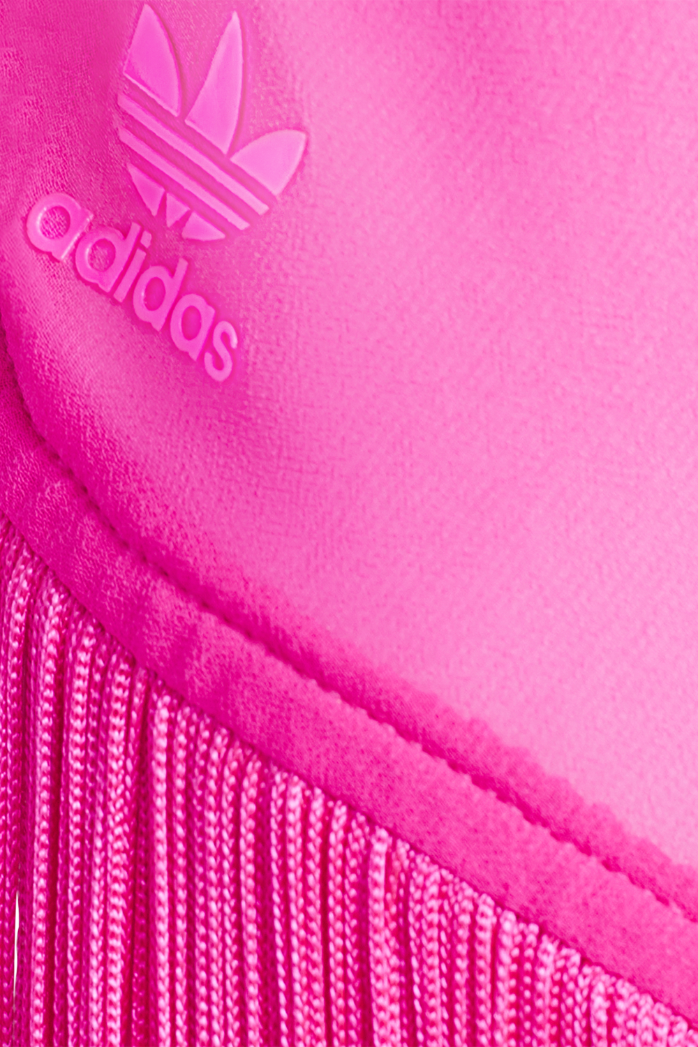 תמונת פנים של אייבי X אדידס עליונית ארוכה