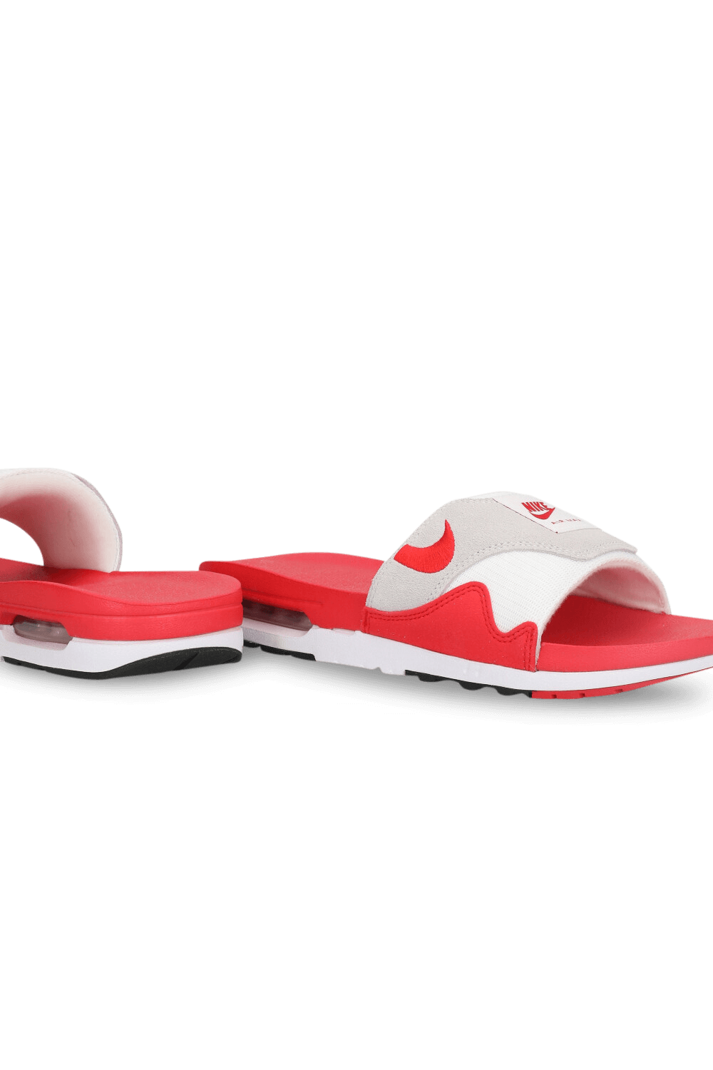 תמונת תקריב של כפכפי סליידס טייר מקס 1