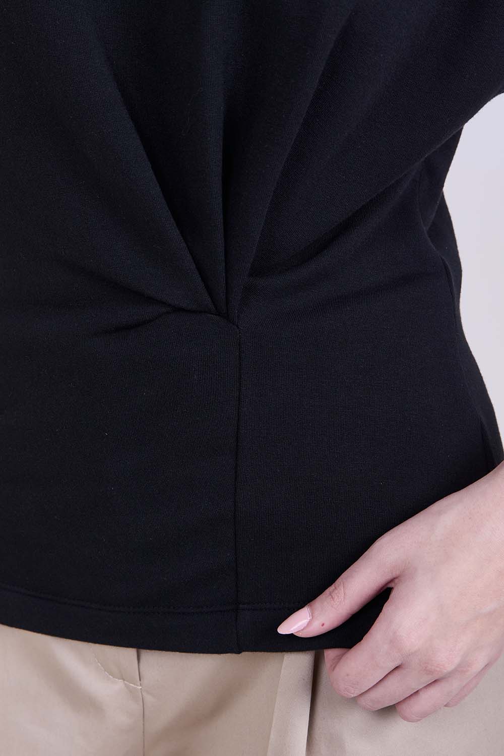 תמונת תקריב דוגמן של גופיית כותנה