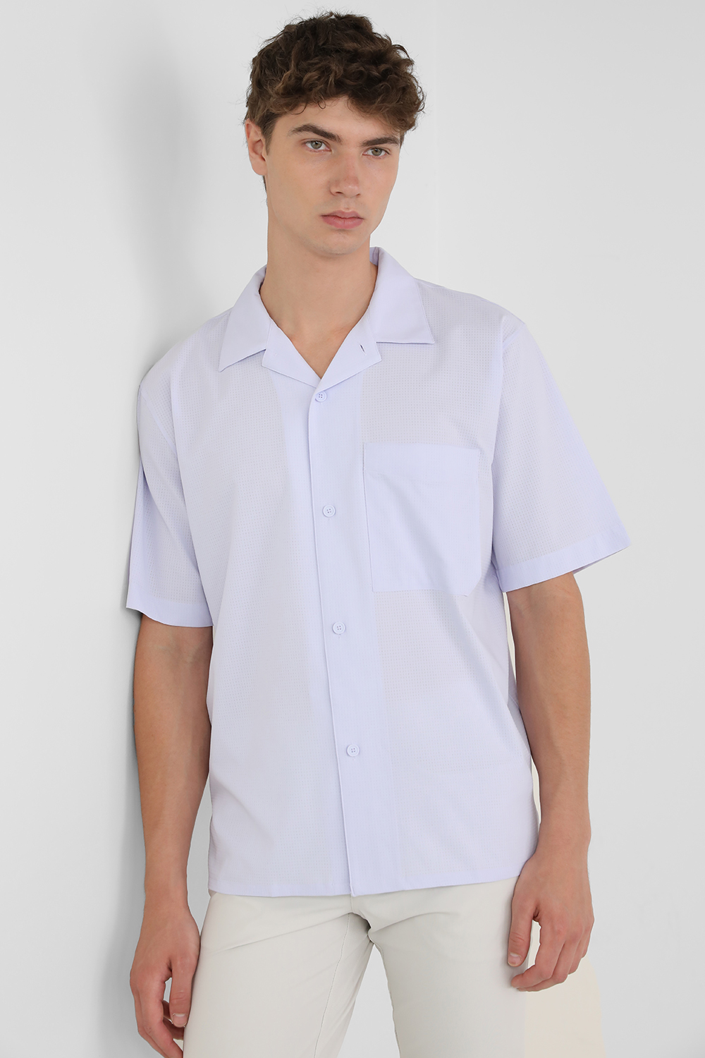 תמונת דוגמן קידמית של Airing Easy Camp Collar Shirt