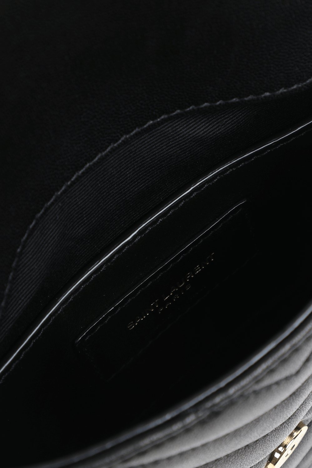 תמונת פנים של תיק מעור קווילט בגוון שחור