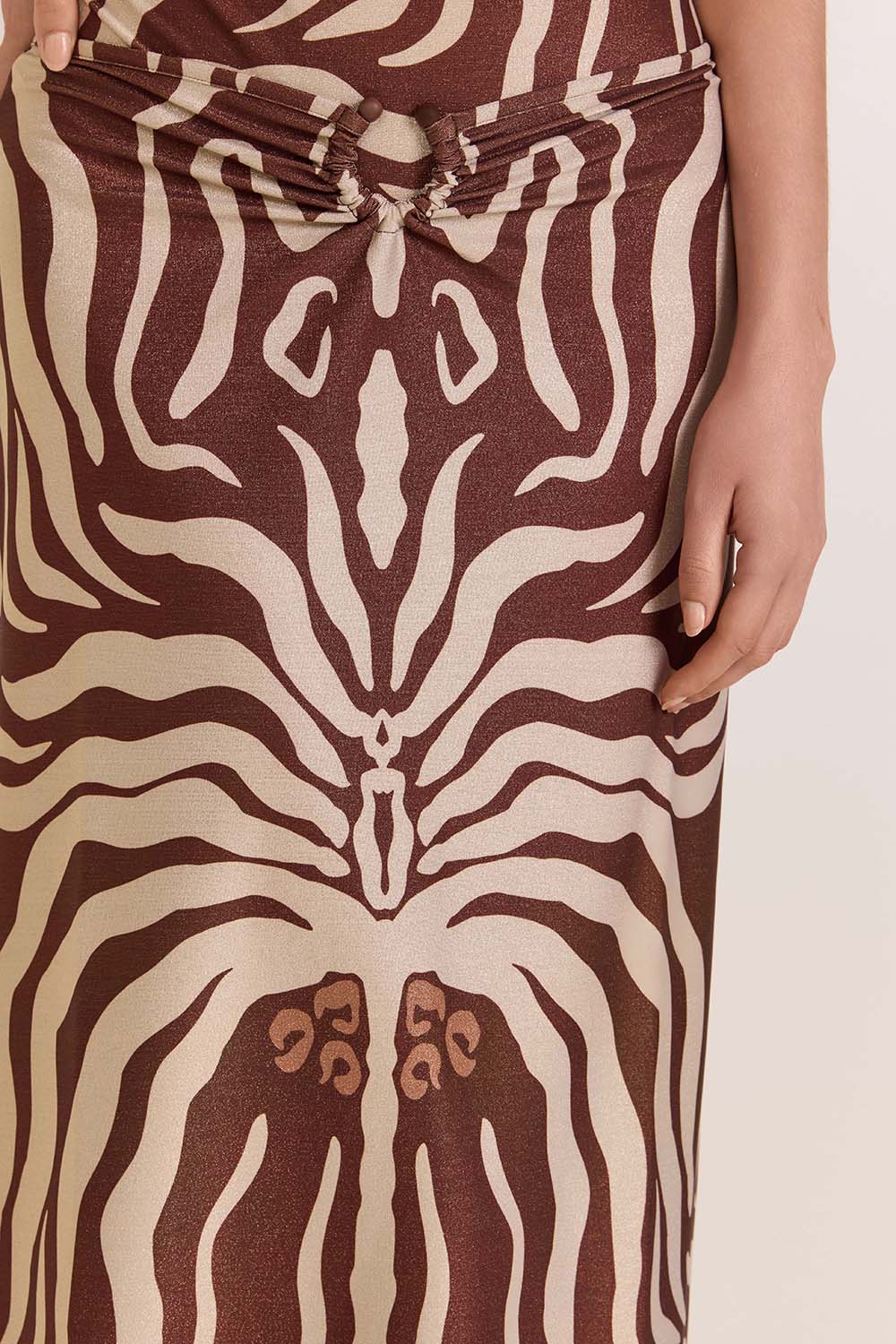 תמונת תקריב דוגמן של חצאית מידי