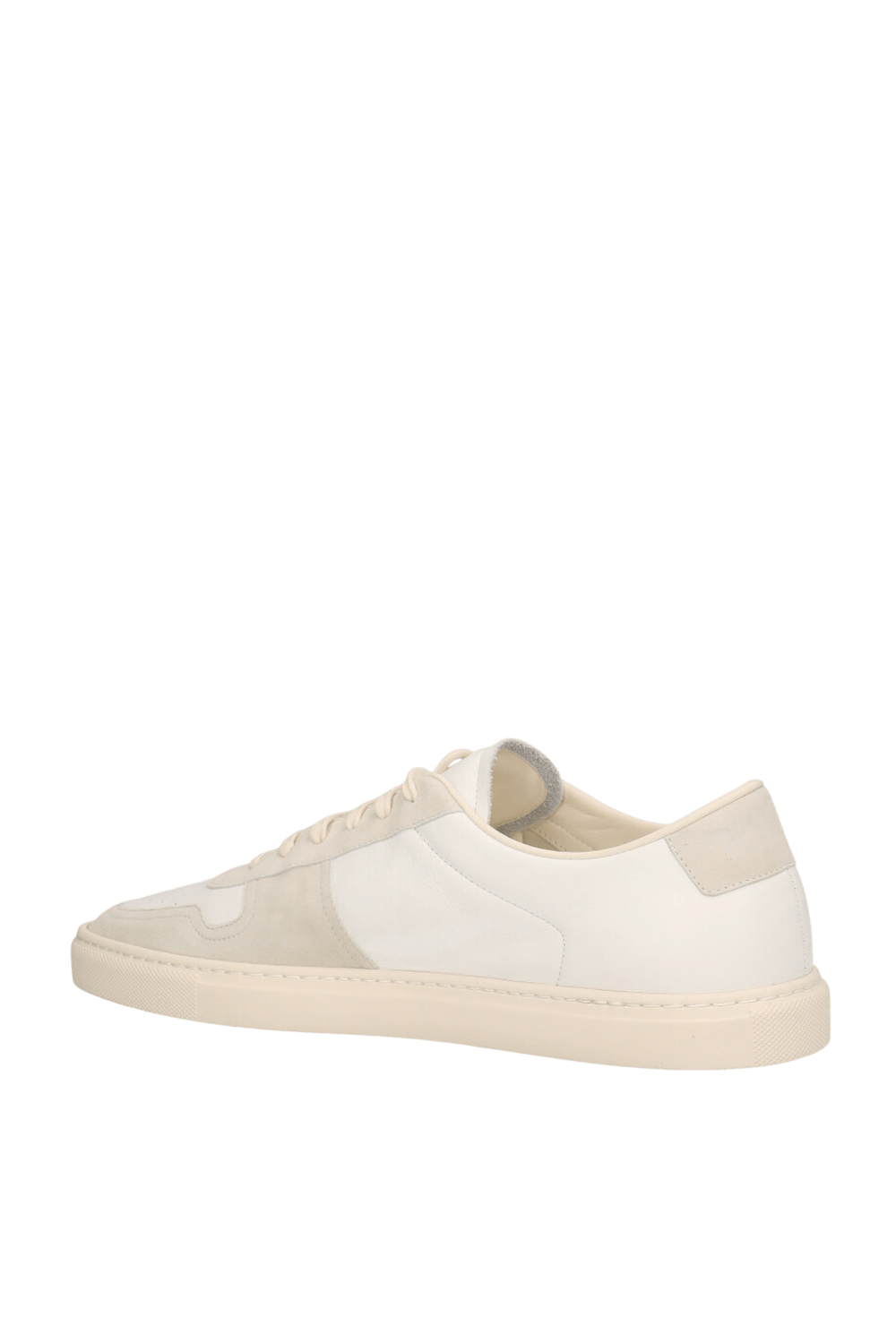 תמונה אחורית של נעלי סניקרס עור