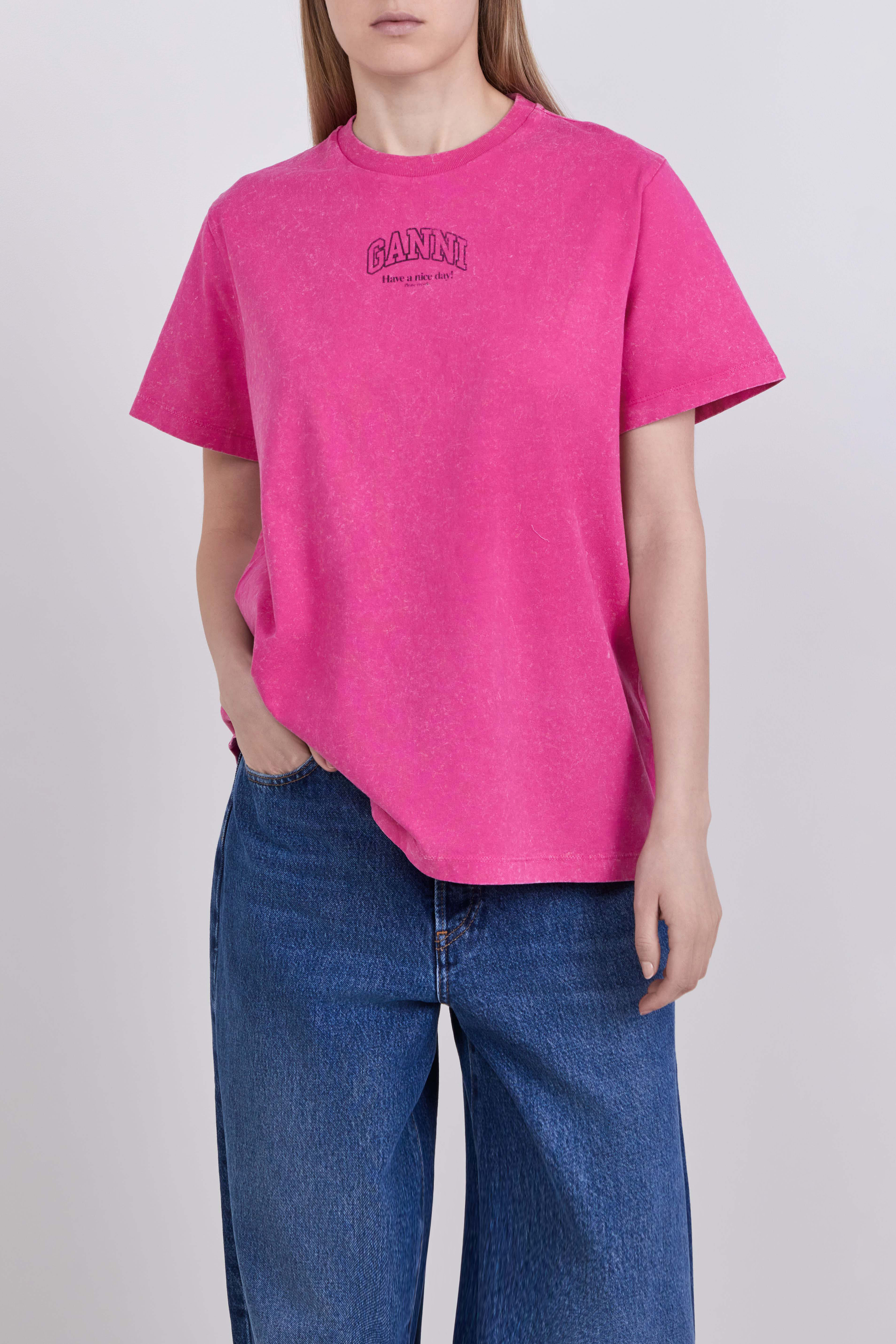 תמונת דוגמן קידמית של מכנסי ג'ינס בגזרת אוברסייז