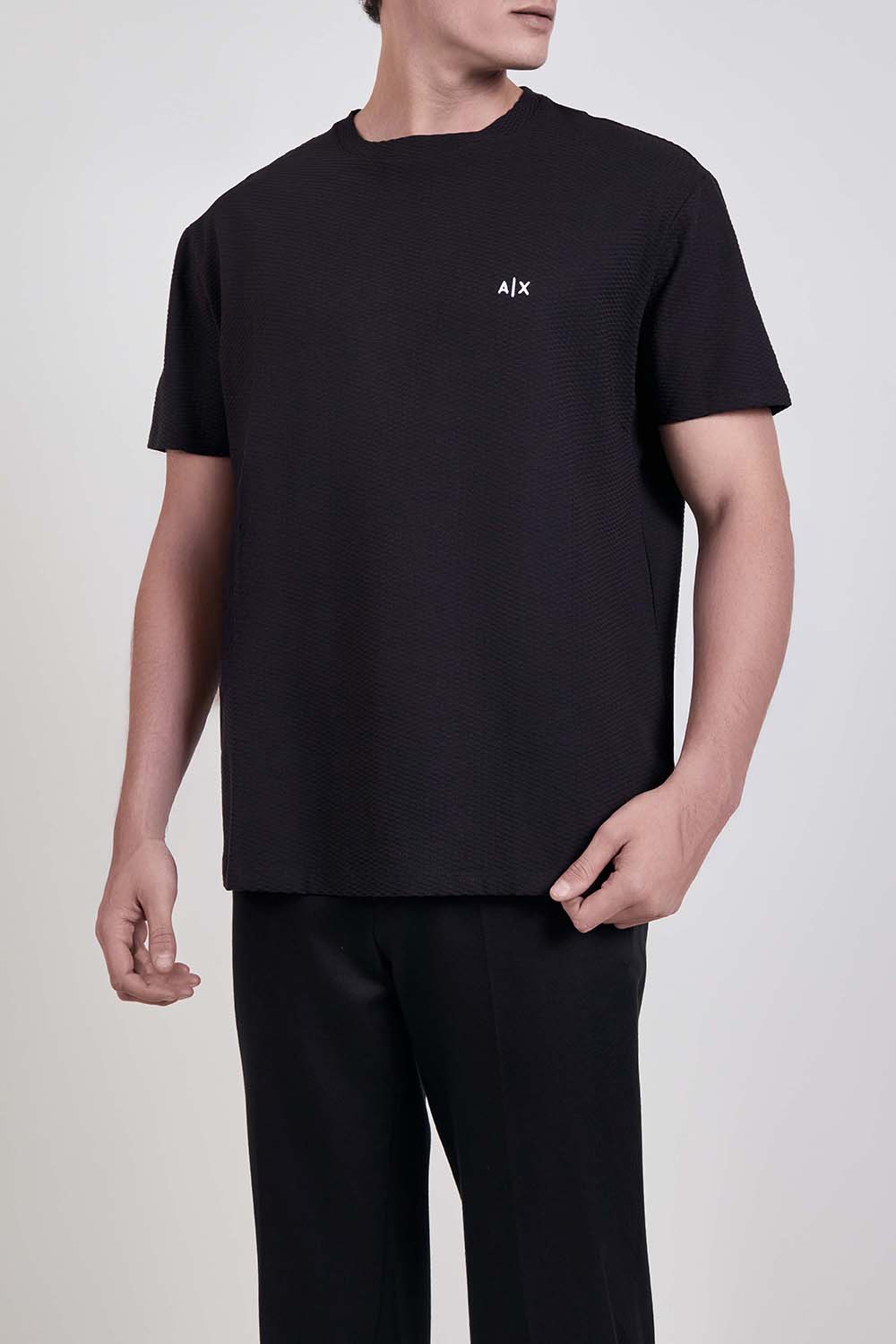 תמונת דוגמן קידמית של חולצת טי בגזרת סלים