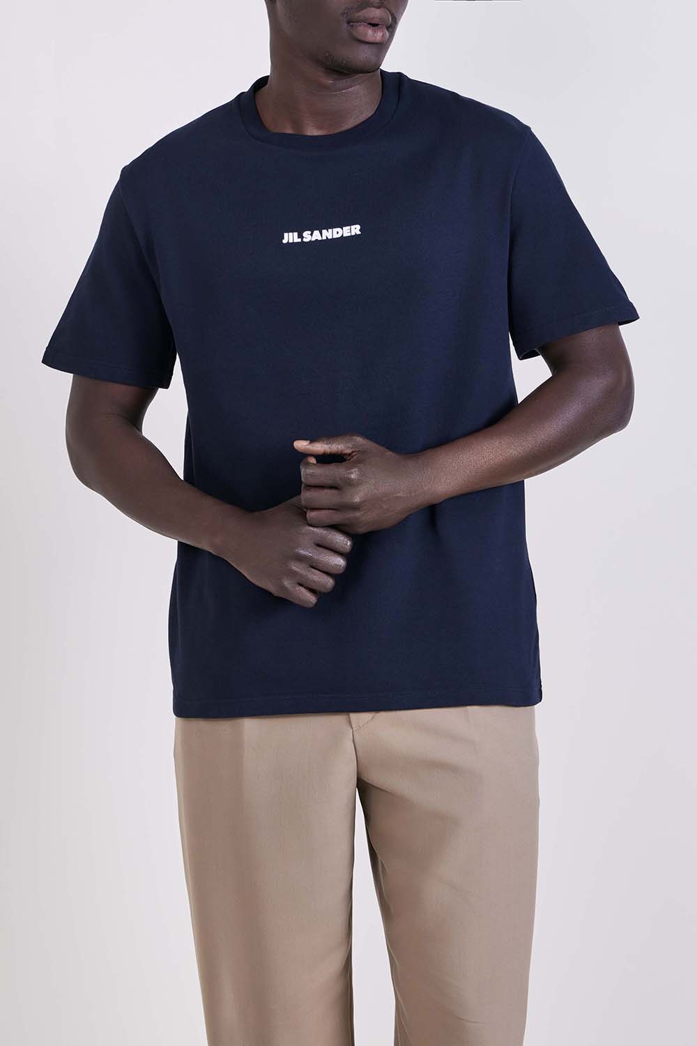 תמונת דוגמן קידמית של חולצת טי