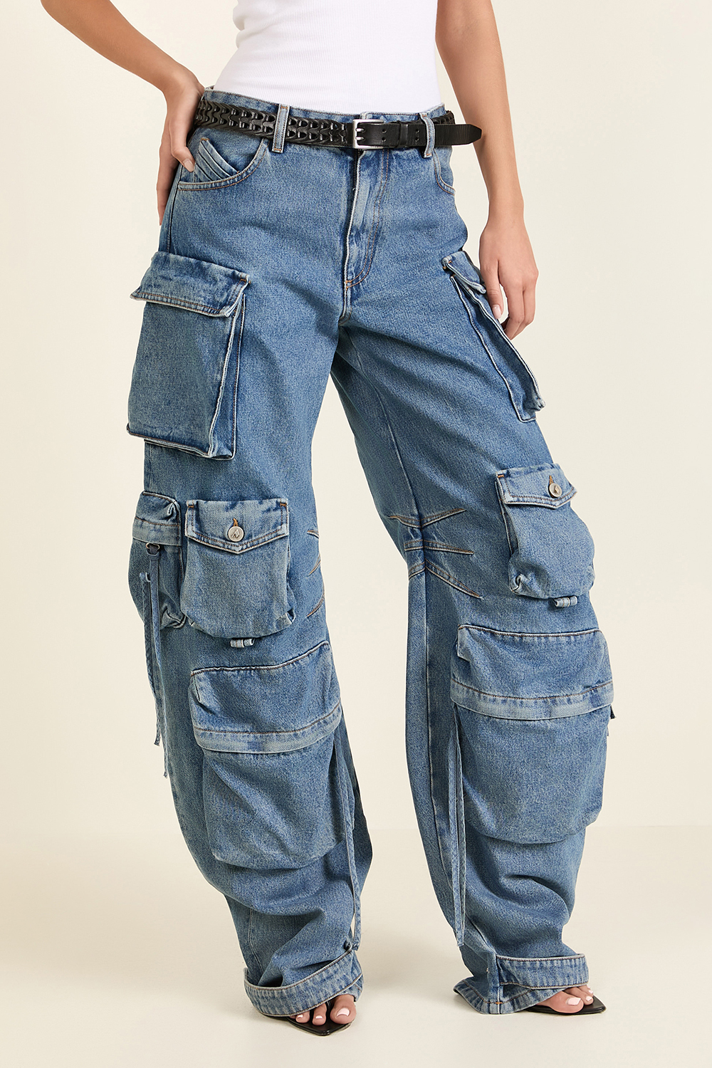 תמונת דוגמן קידמית של מכנסי ג'ינס קרגו פרן