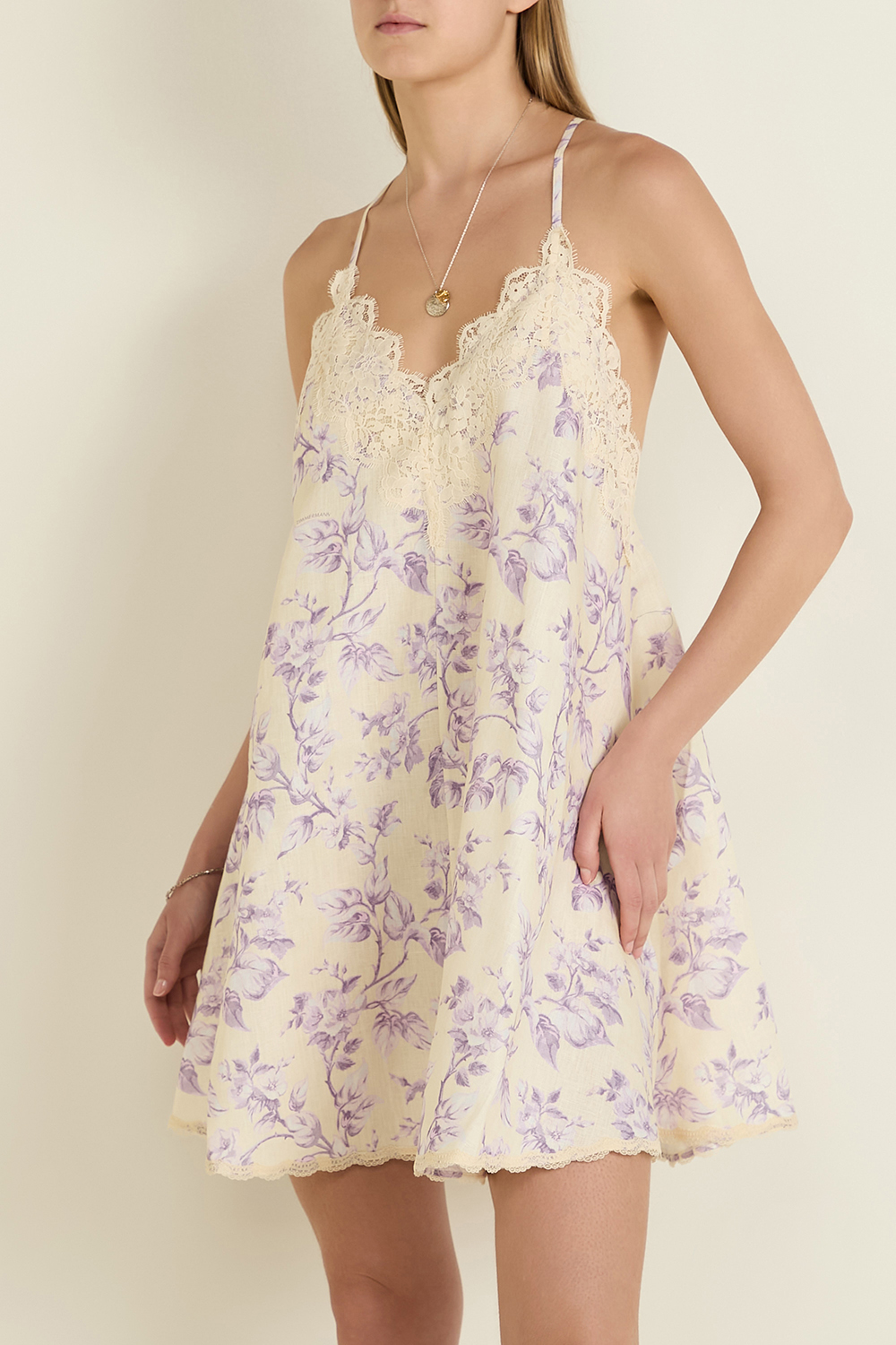 תמונת דוגמן קידמית של שמלת מיני האלידיי