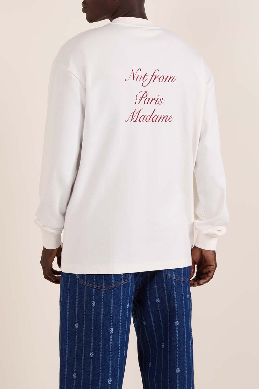 תמונת תקריב דוגמן של חולצת טי שרוול ארוך