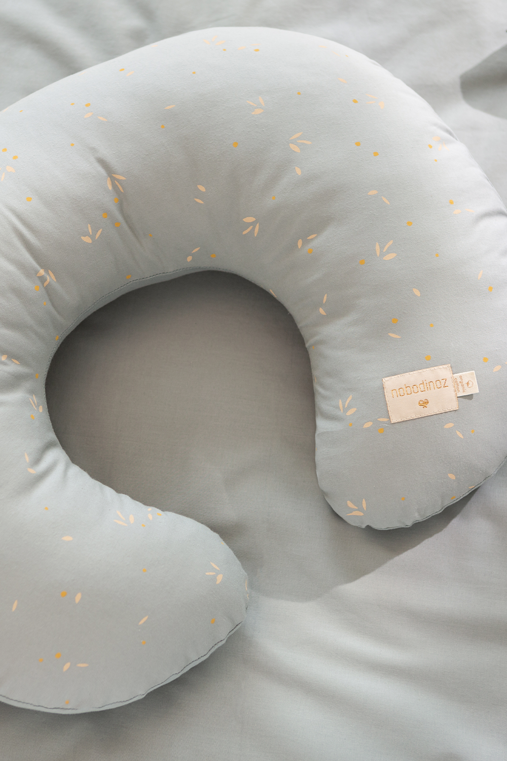 תמונת אווירה של כרית הנקה סאנרייז מכותנה אורגנית