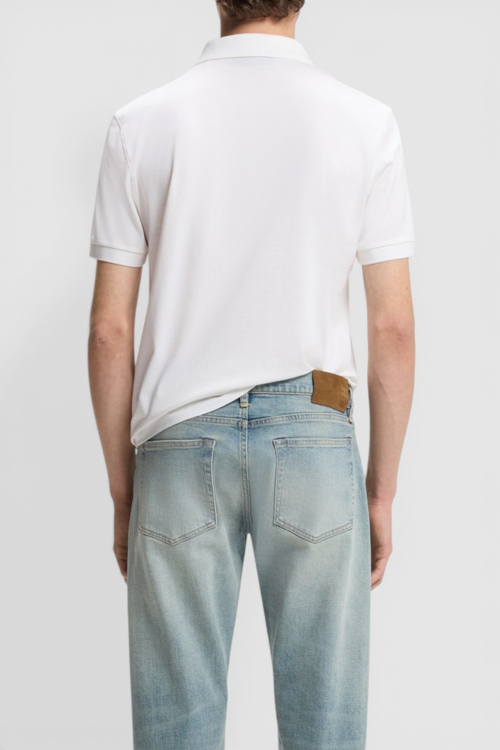 תמונת דוגמן אחורית של מכנסי ג'ינס בוס X דיוויד באקהם