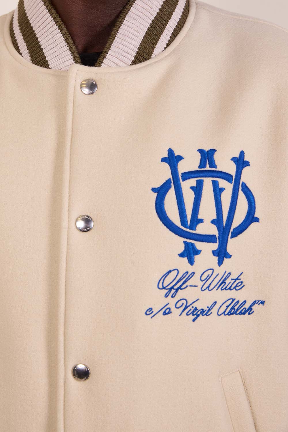 תמונת תקריב דוגמן של ז'קט בומבר