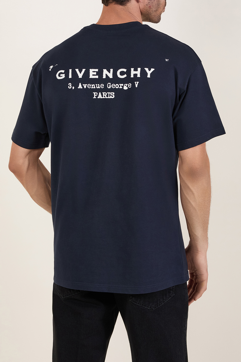 תמונת דוגמן אחורית של חולצת טי