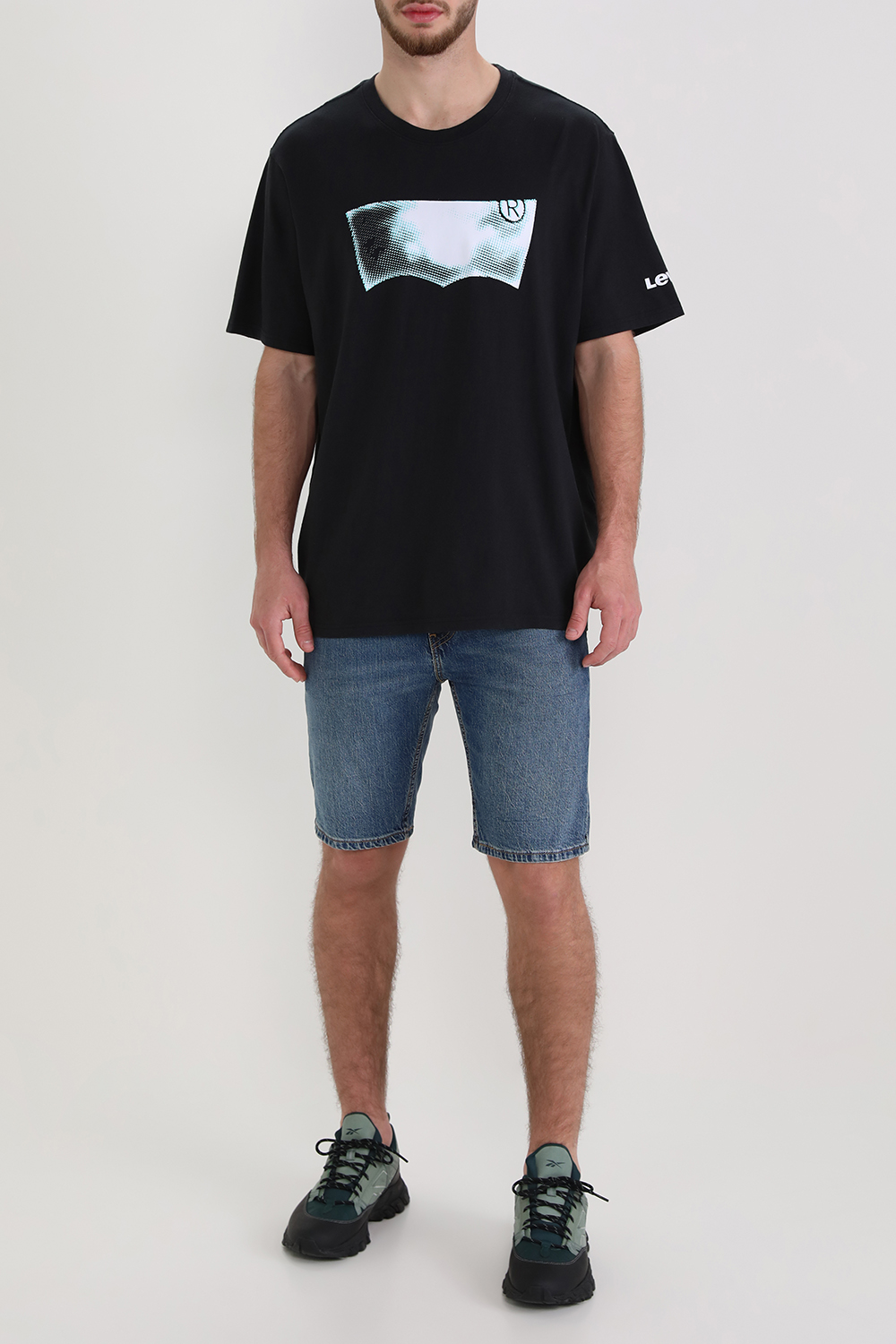 תמונת דוגמן קידמית של נעלי ספורט די אם אקס