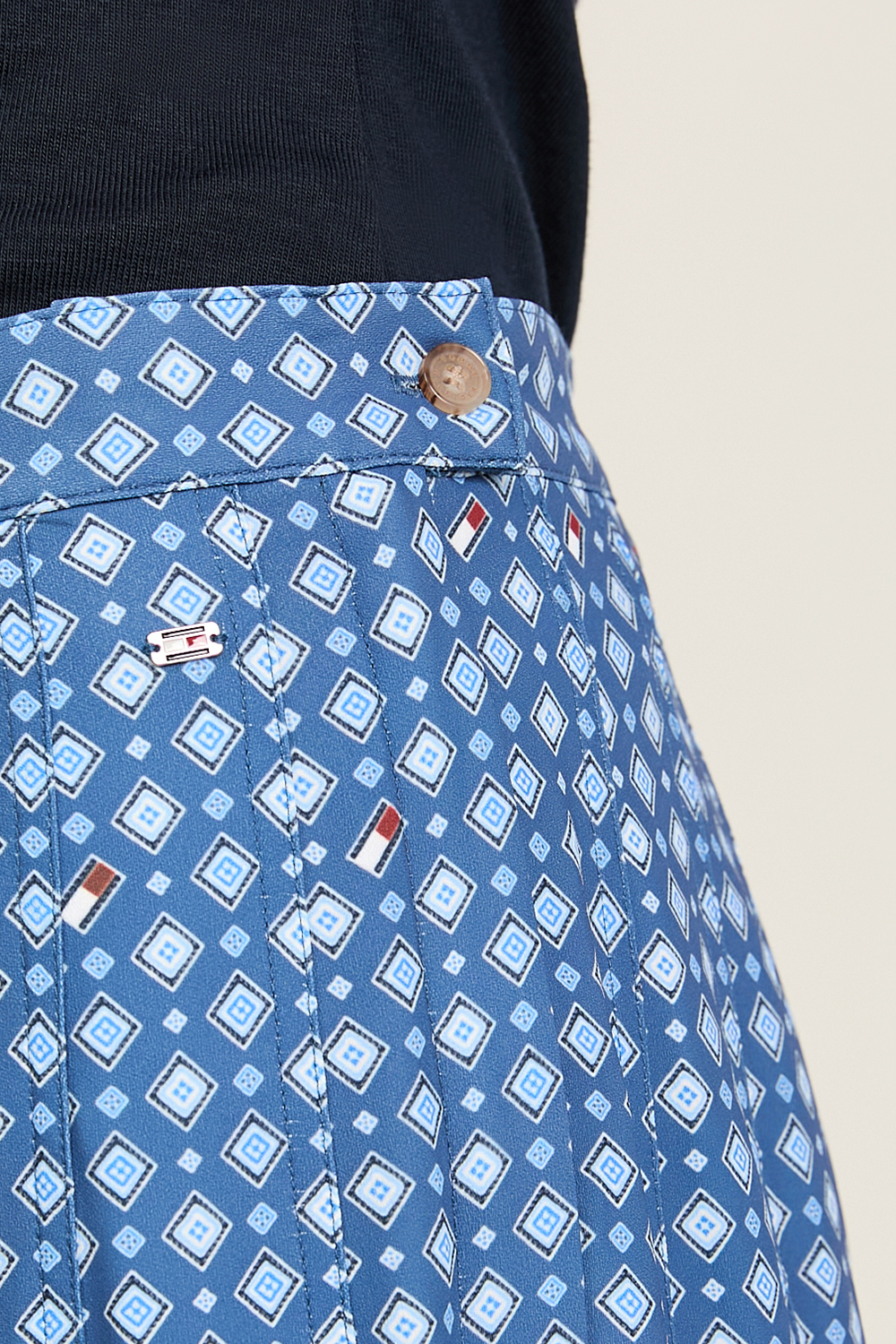 תמונת תקריב דוגמן של חצאית מידי