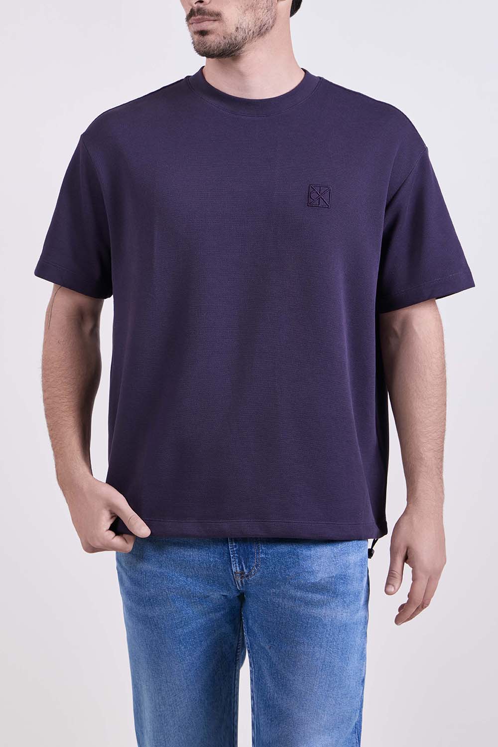 תמונת דוגמן קידמית של חולצת טי